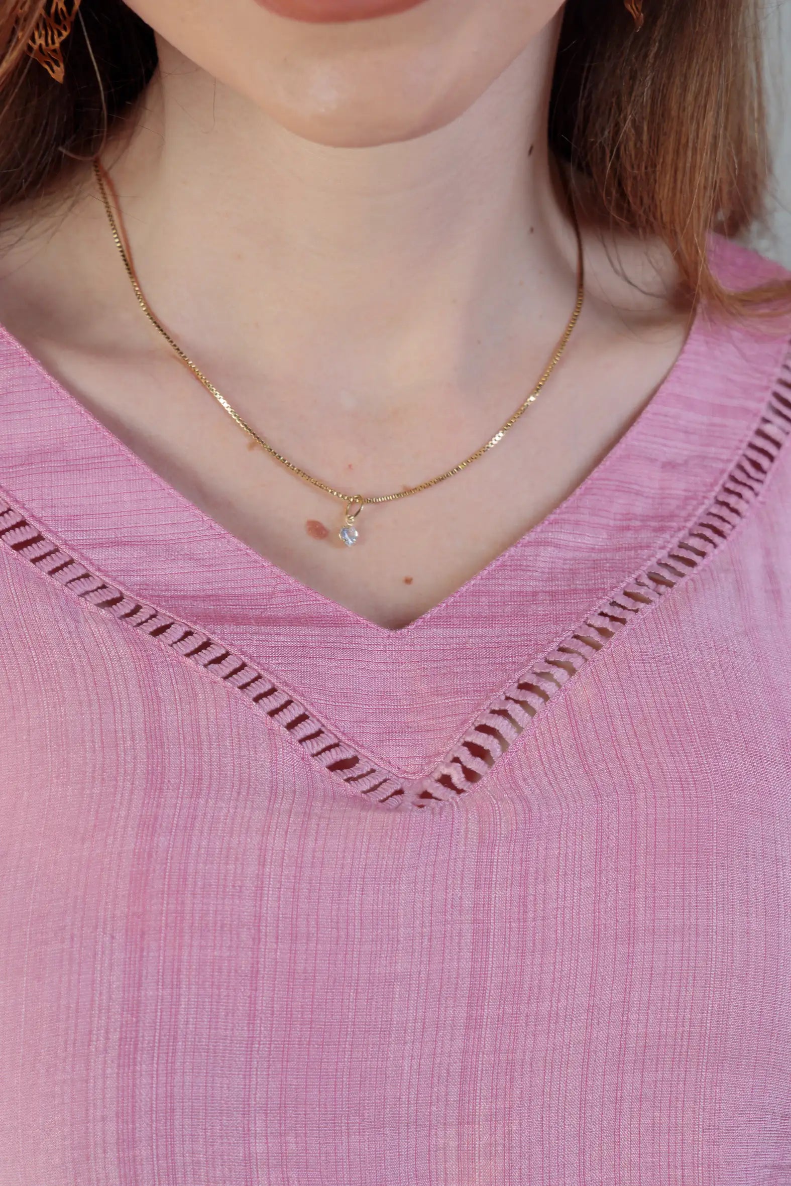 Blusa Manga Curta Detalhe Decote “V” Visco Essenza Elen Rosa