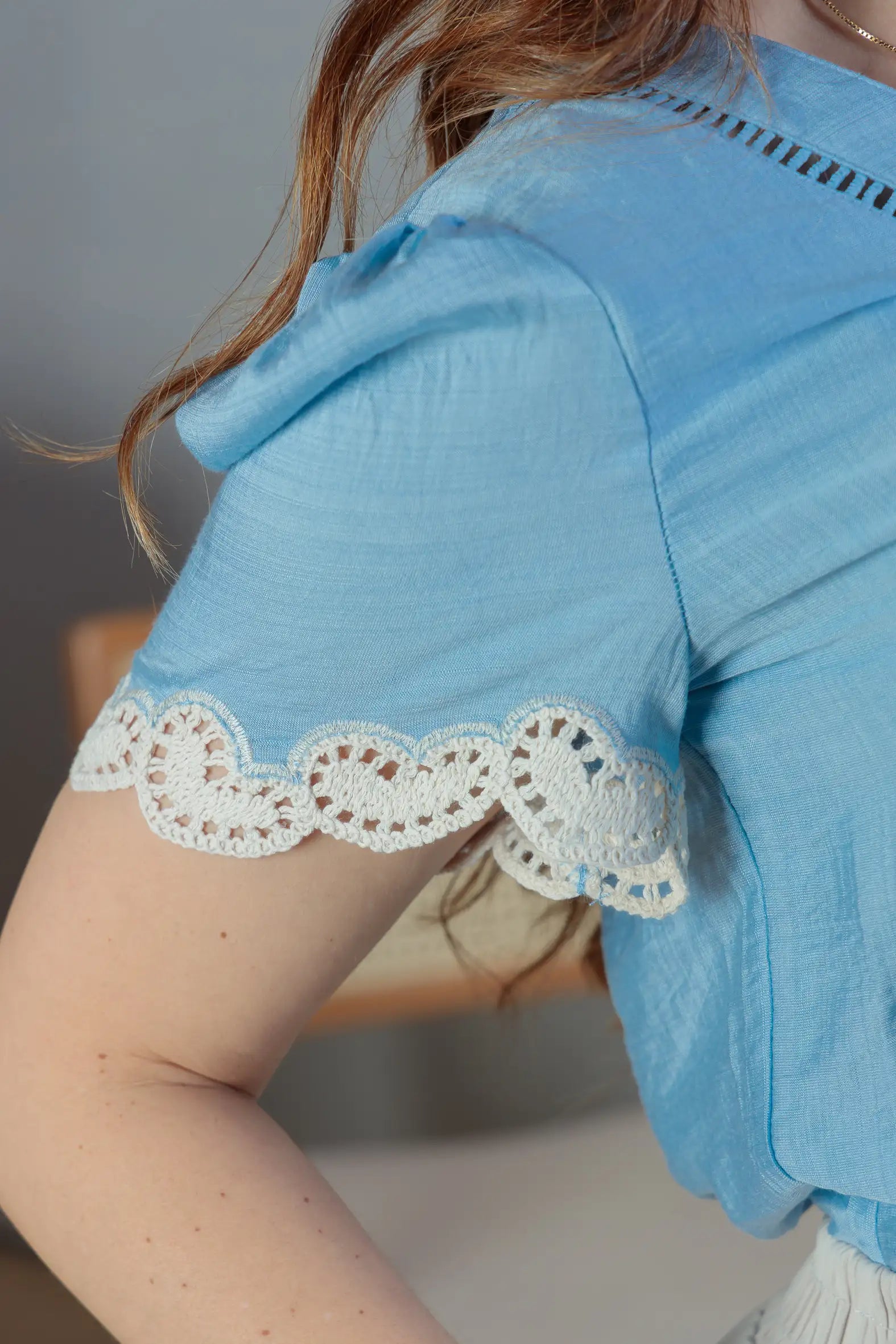 Blusa Manga Curta Detalhe Decote “V” Visco Essenza Elen Azul