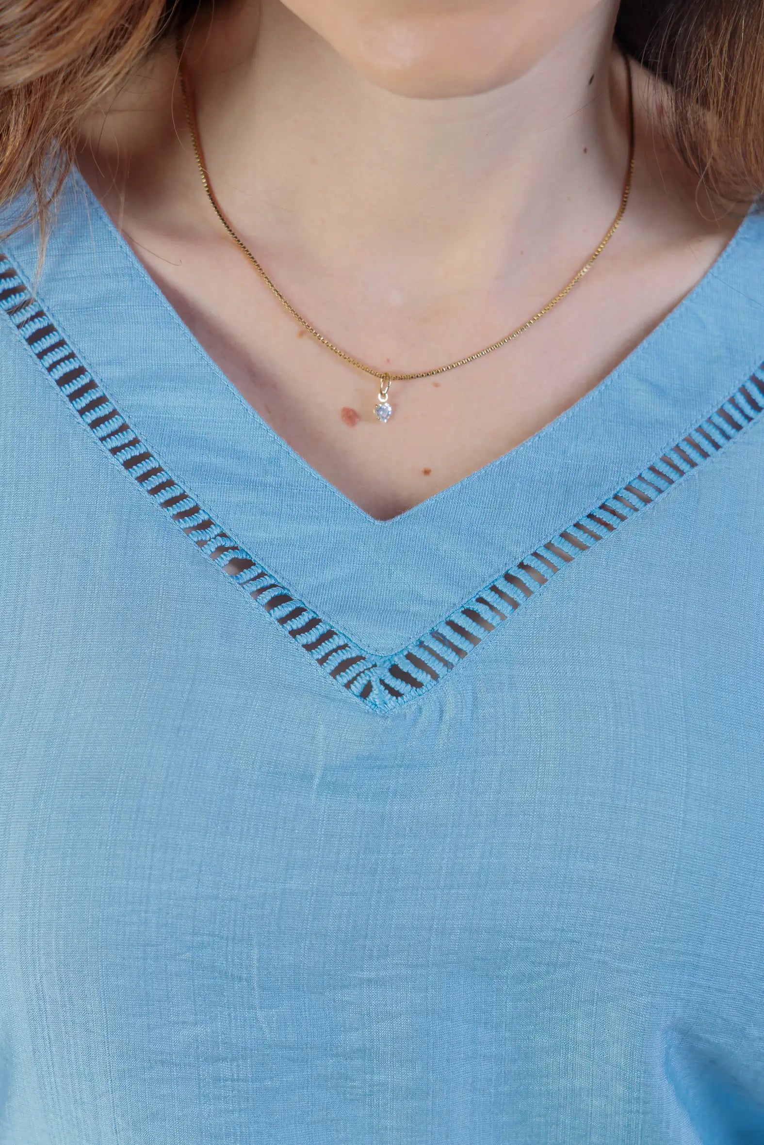 Blusa Manga Curta Detalhe Decote “V” Visco Essenza Elen Azul