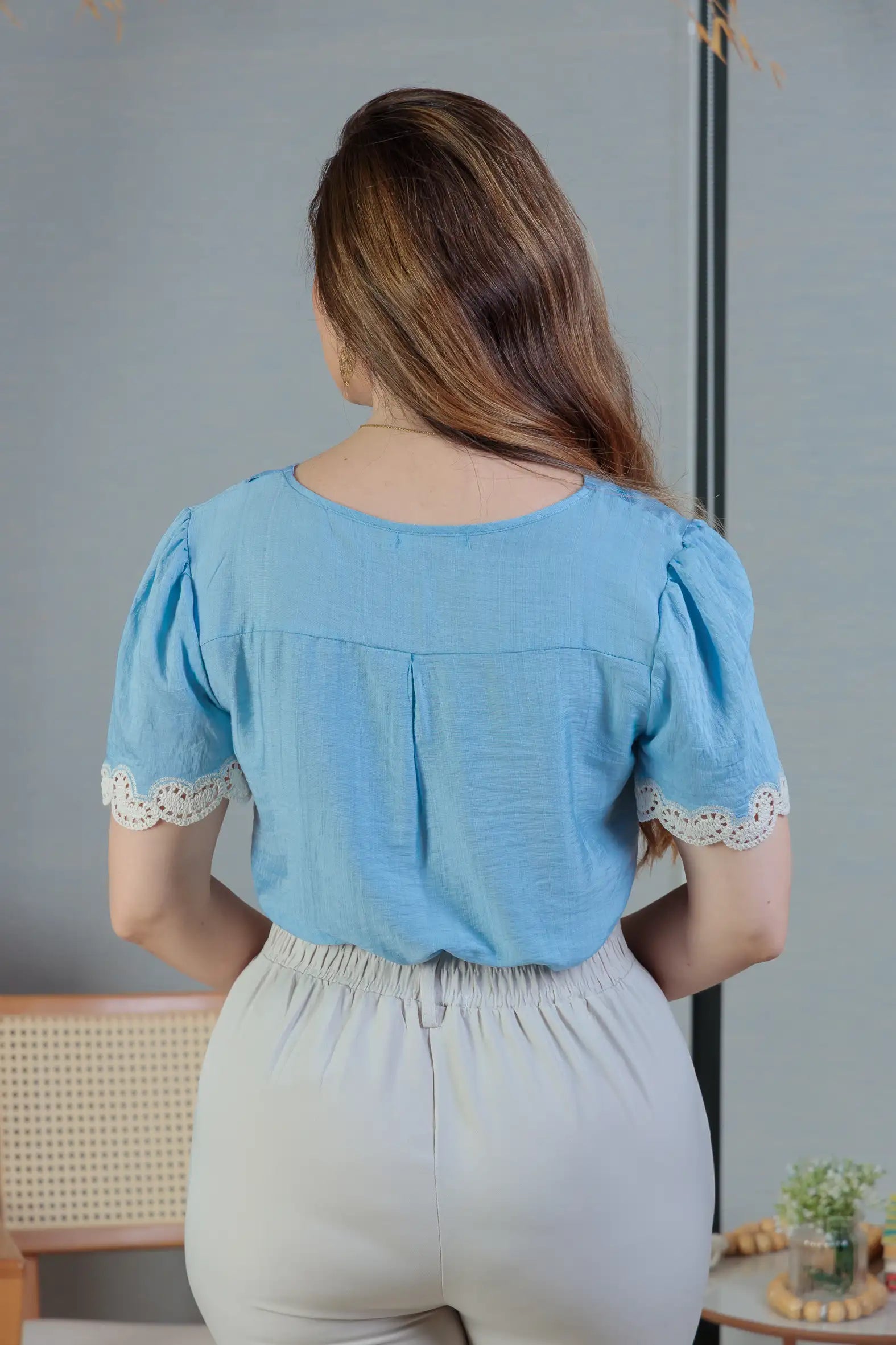 Blusa Manga Curta Detalhe Decote “V” Visco Essenza Elen Azul