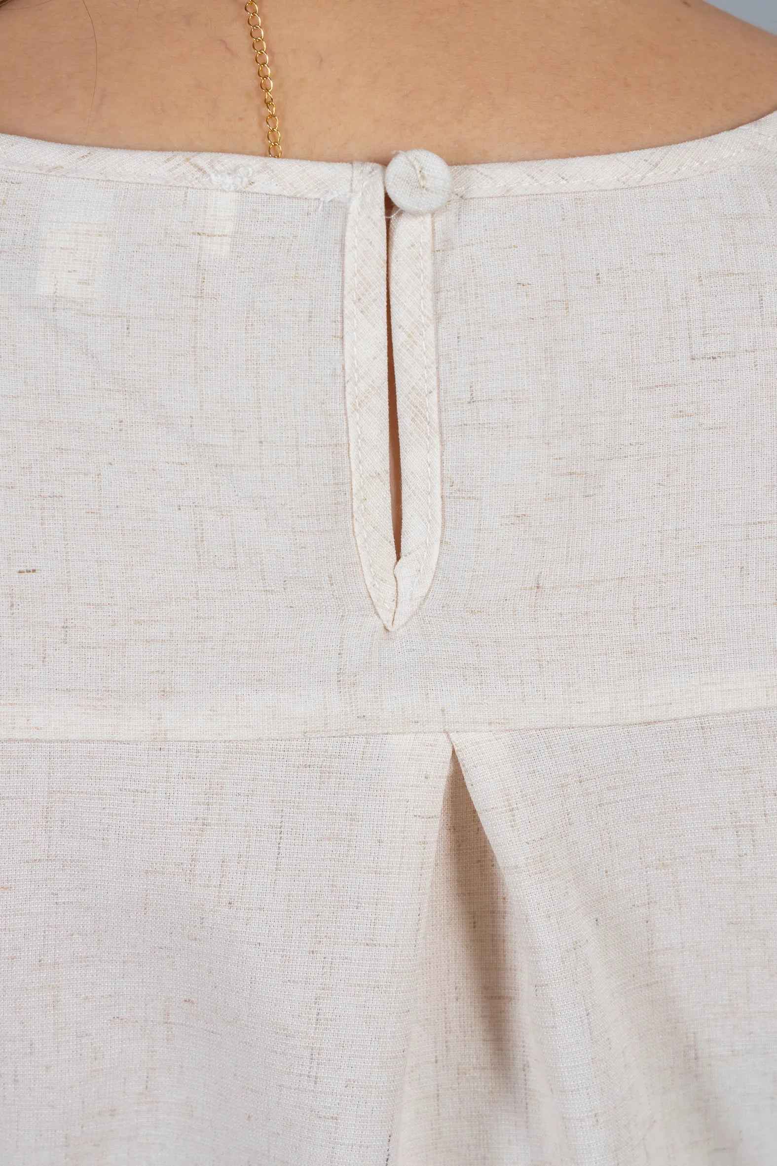 Blusa Manga Curta Poli-Linho Confort Detalhes Bordados Isabela Creme