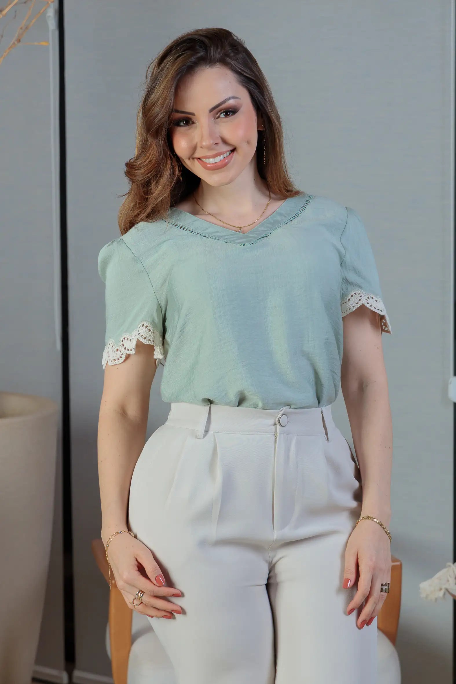 Blusa Manga Curta Detalhe Decote “V” Visco Essenza Elen Verde