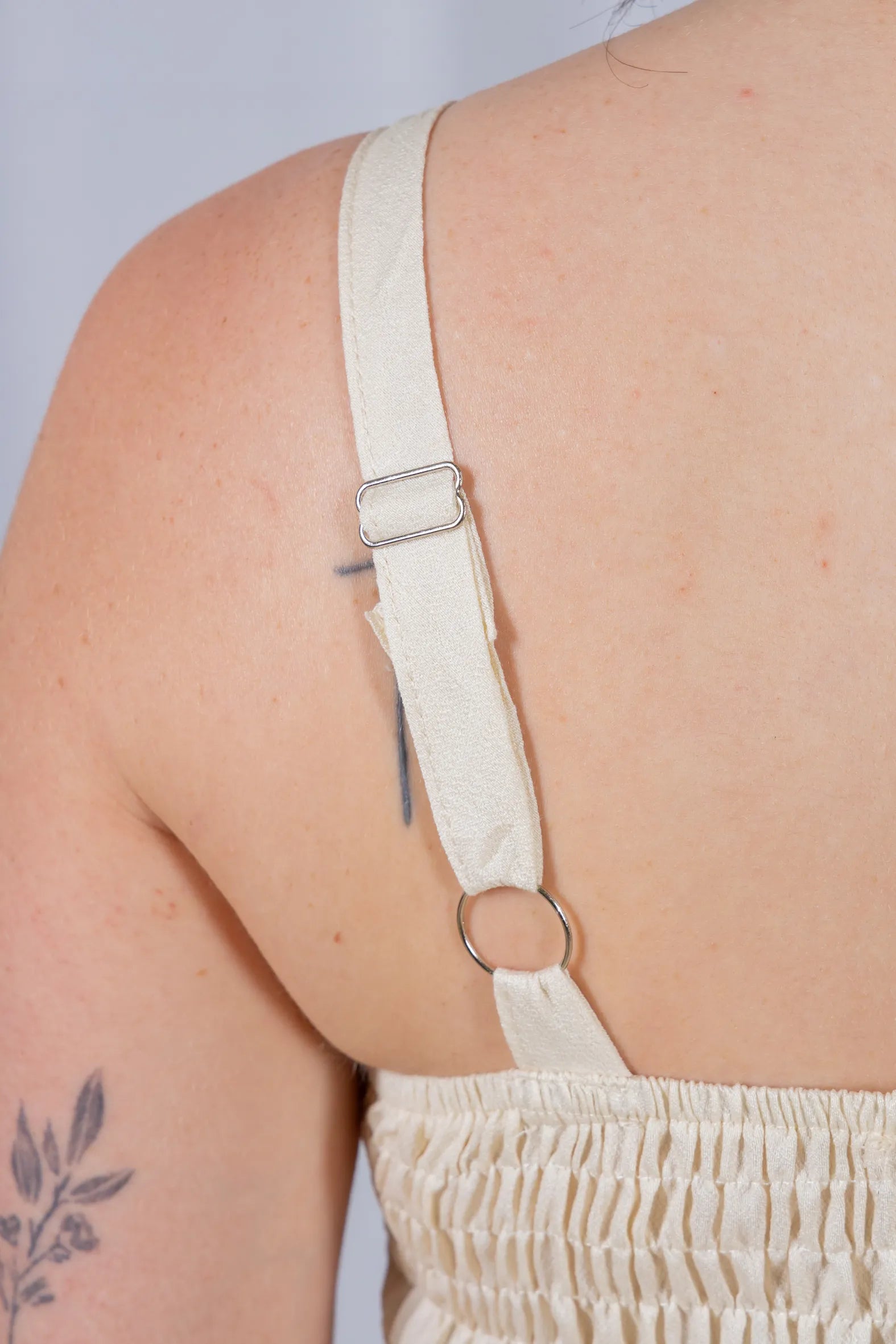 Vestido Midi Alças Detalhe Bordado Crepe Brise Lorena Creme