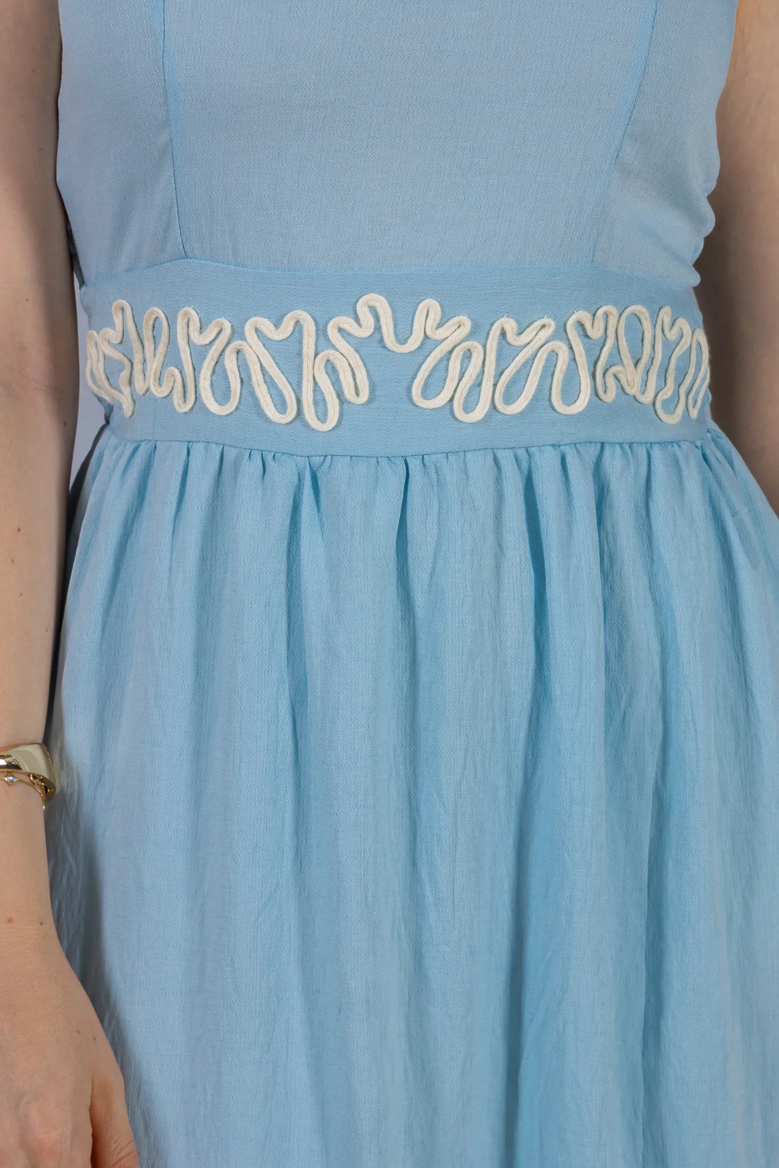 Vestido Midi Alças Detalhe Bordado Crepe Brise Lorena Azul