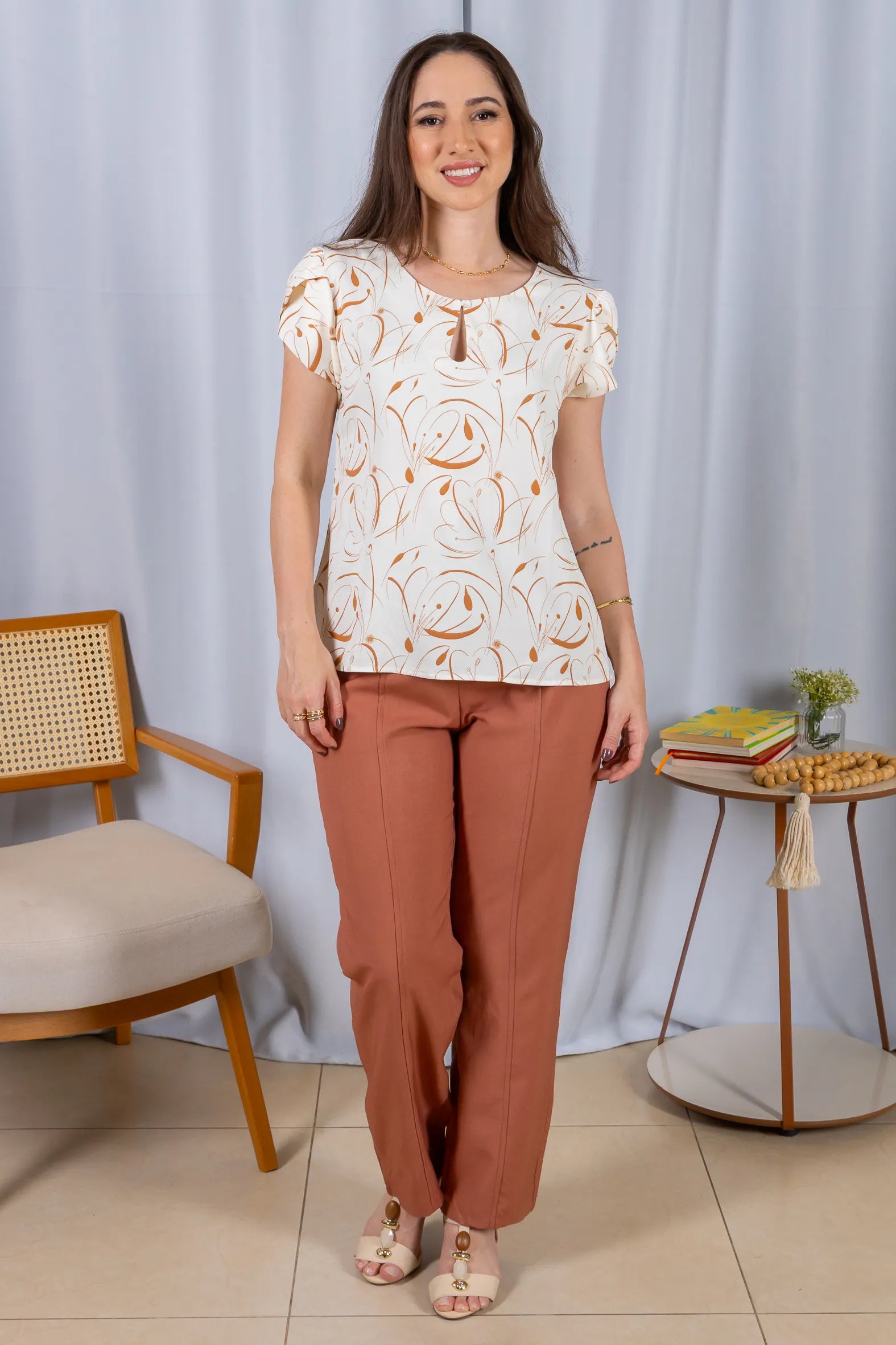 Blusa Manga Curta Transpassada Celina Estampada Marrom