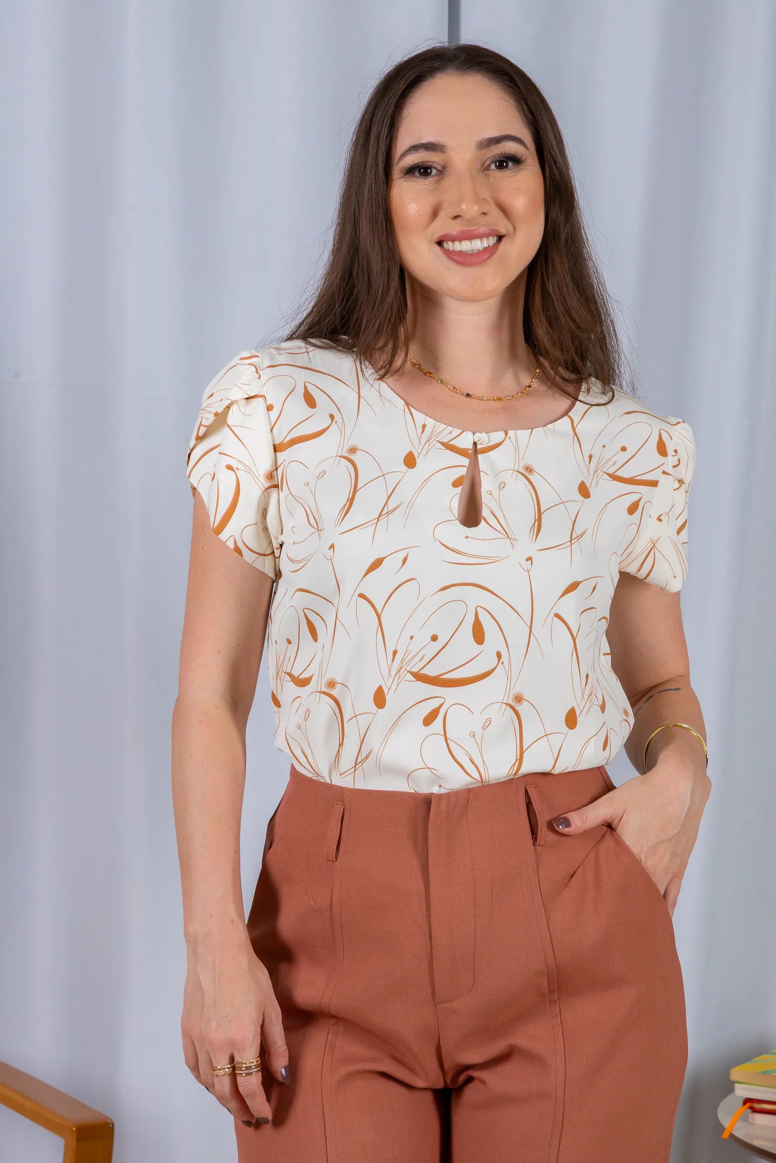 Blusa Manga Curta Transpassada Celina Estampada Marrom