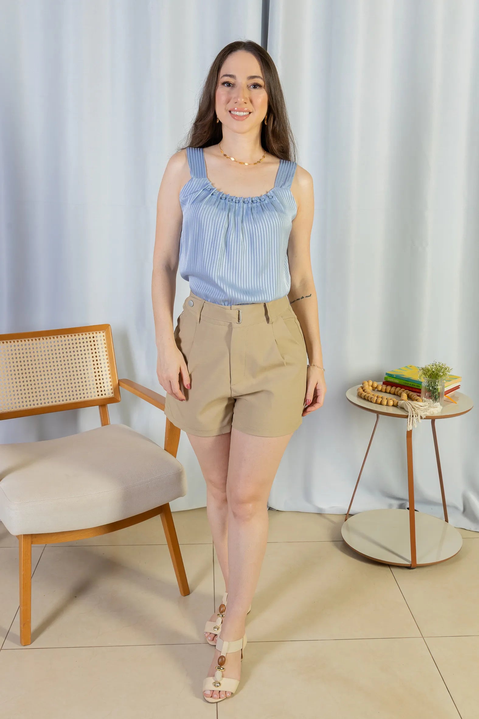 Blusa Regata Detalhe Gola Pérolas Crepe Acetinado Estefani Azul