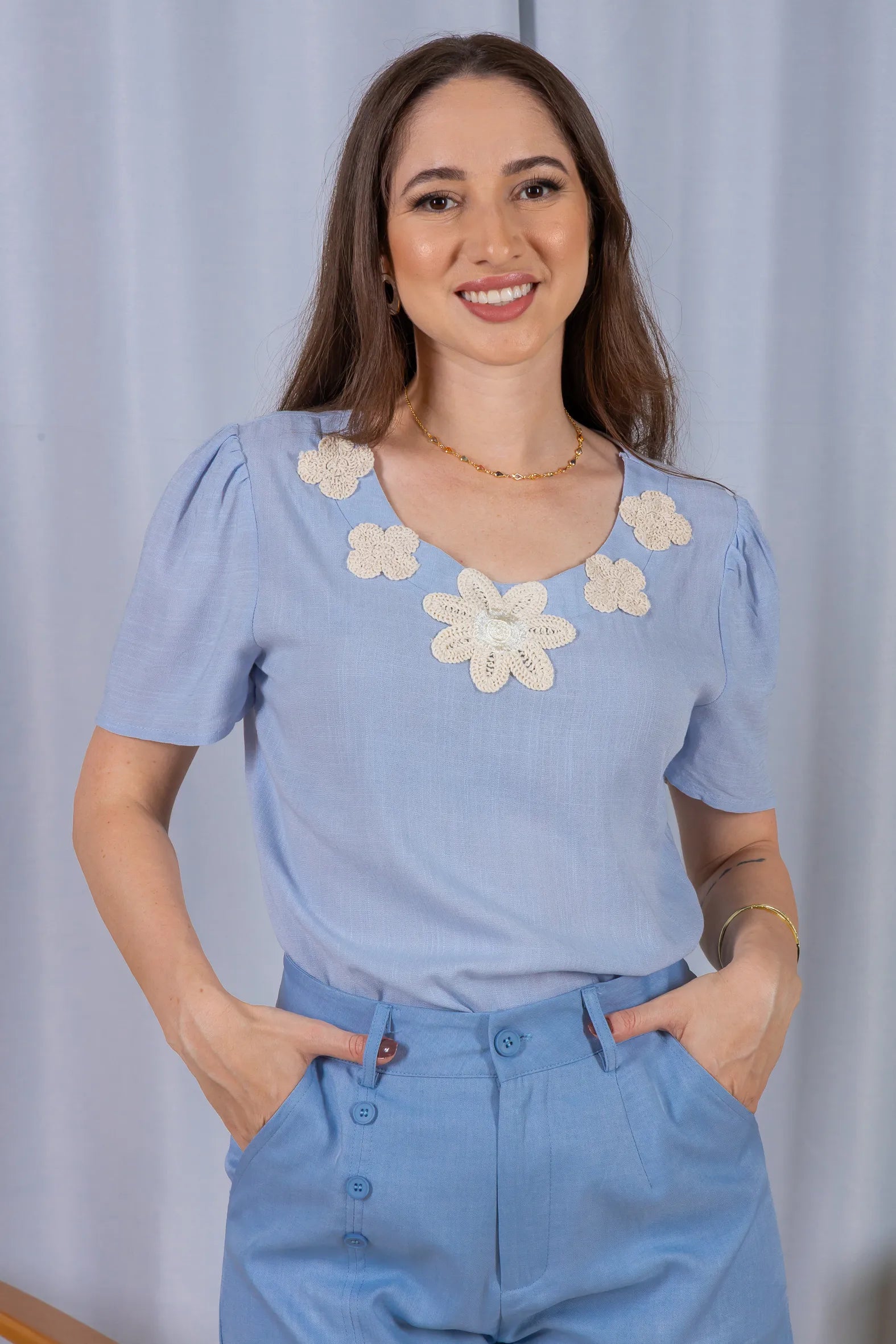 Blusa Manga Curta Colo Bordado Flores Visco Linho Elaine Azul