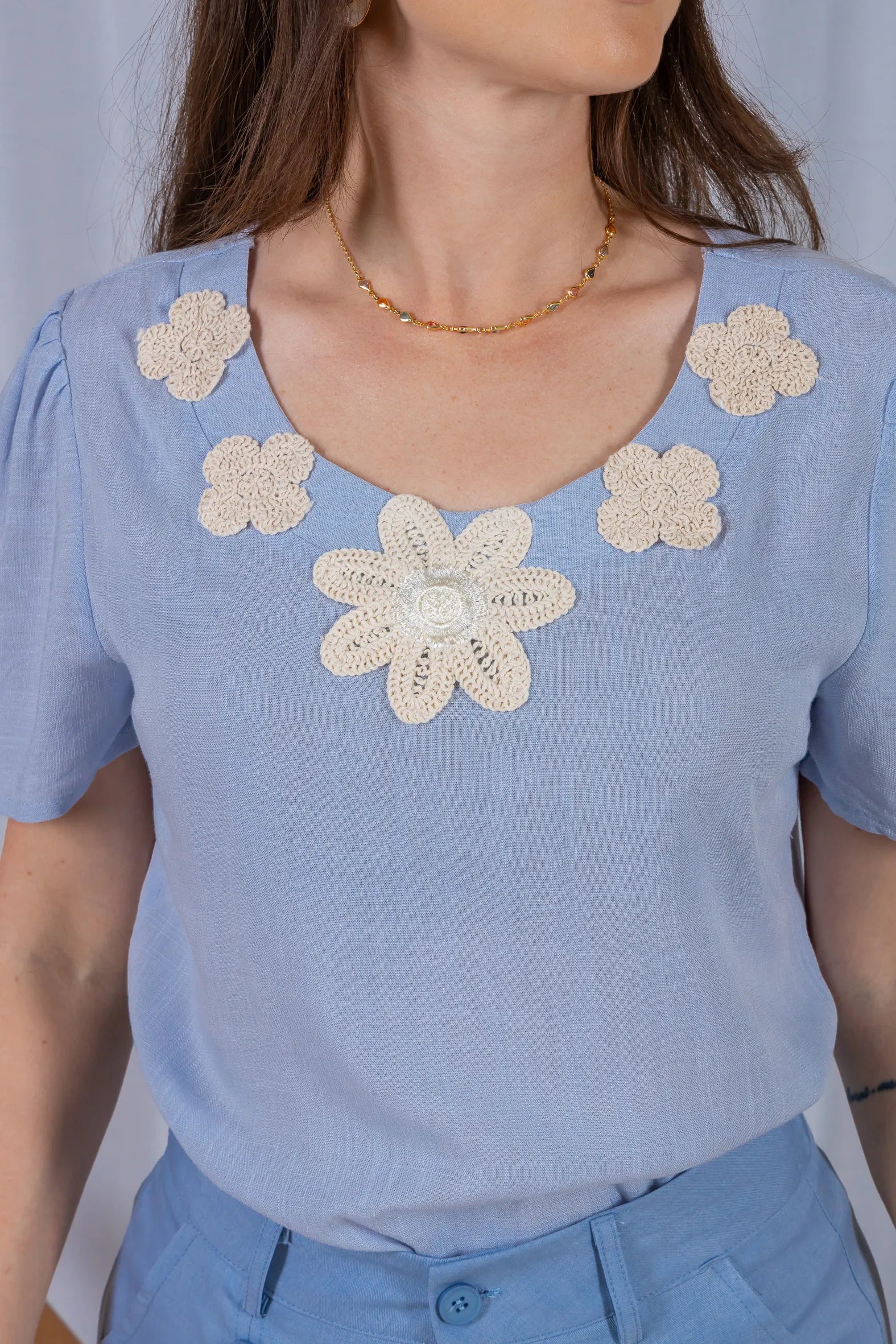 Blusa Manga Curta Colo Bordado Flores Visco Linho Elaine Azul