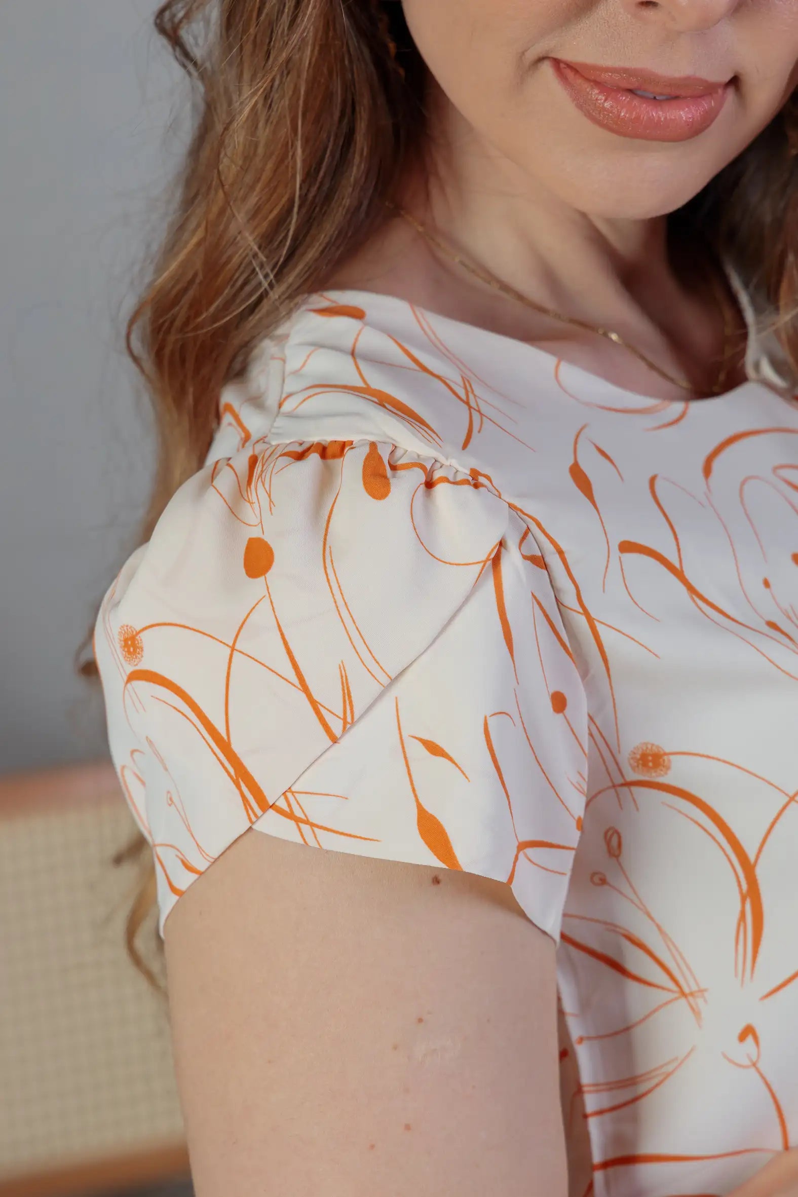 Blusa Manga Curta Transpassada Crepe Classic Celina Estampada Laranja