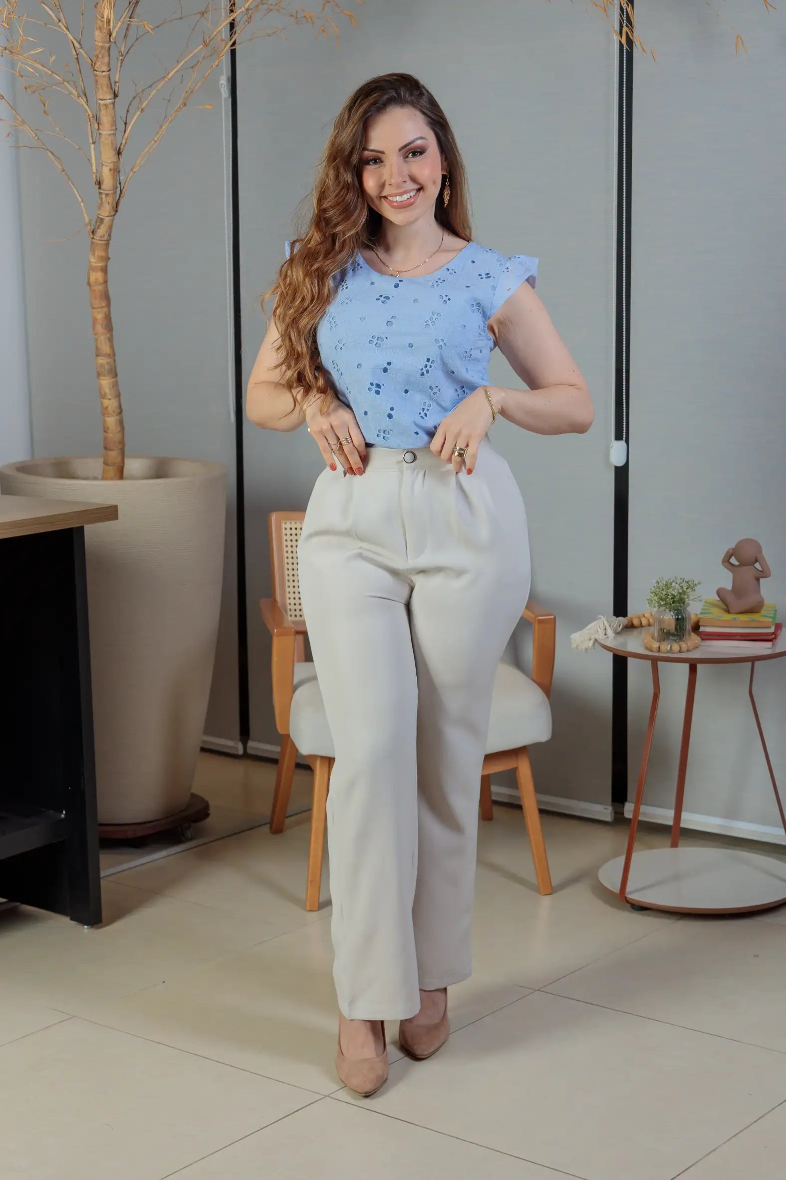 Blusa Regata Em Algodão Textura Bordada Laise Suzy Azul