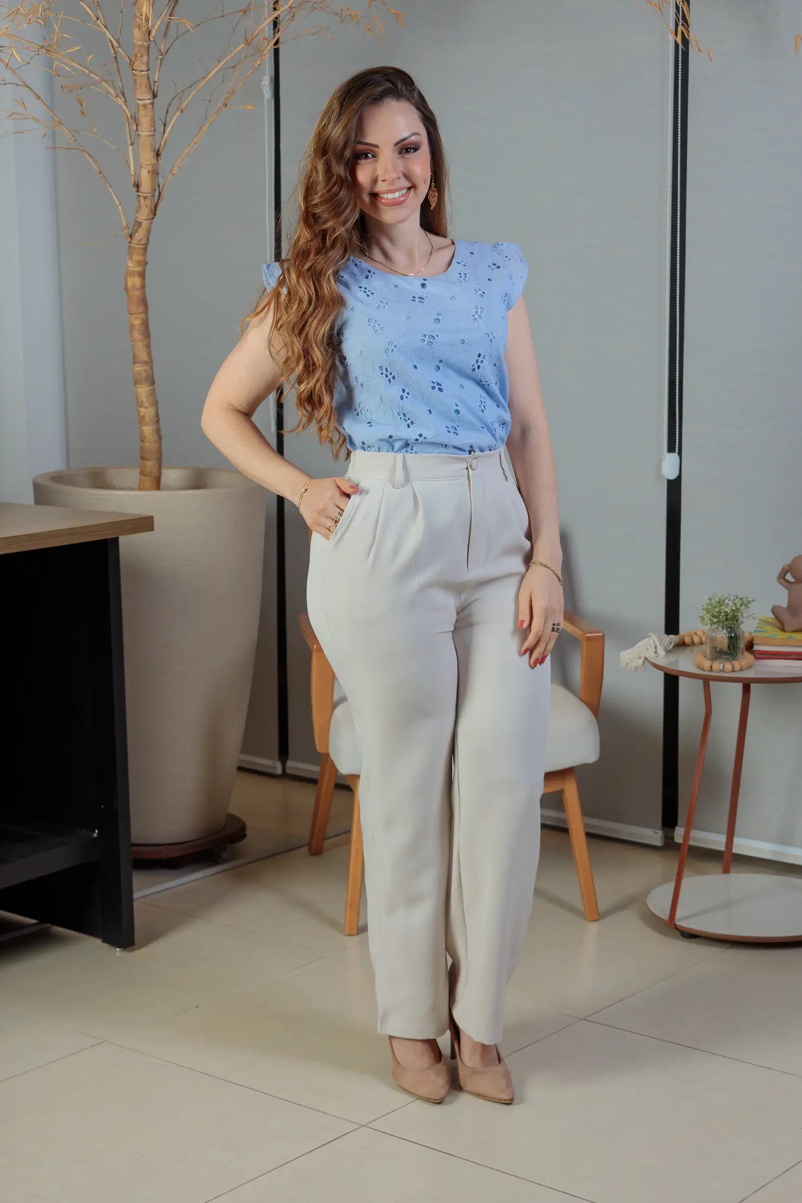 Blusa Regata Em Algodão Textura Bordada Laise Suzy Azul