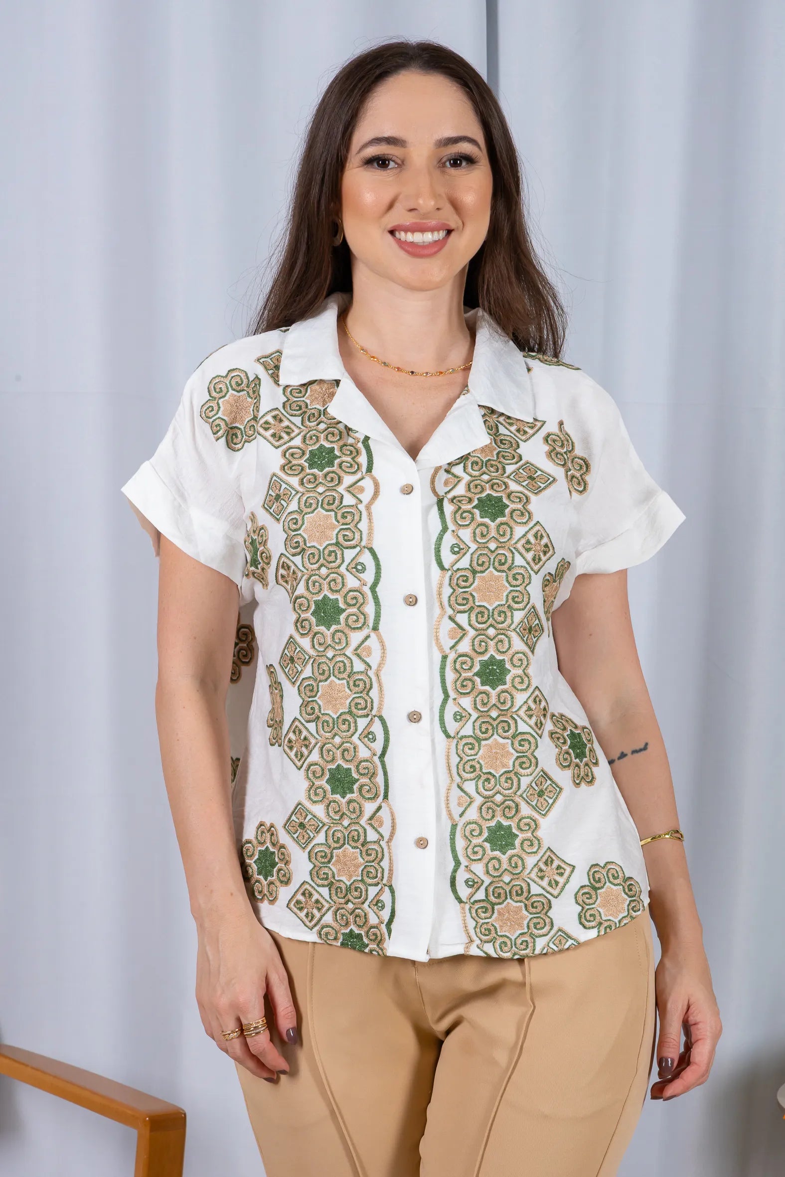 Camisa Manga Curta Neuza Bordada Visco Brise Verde