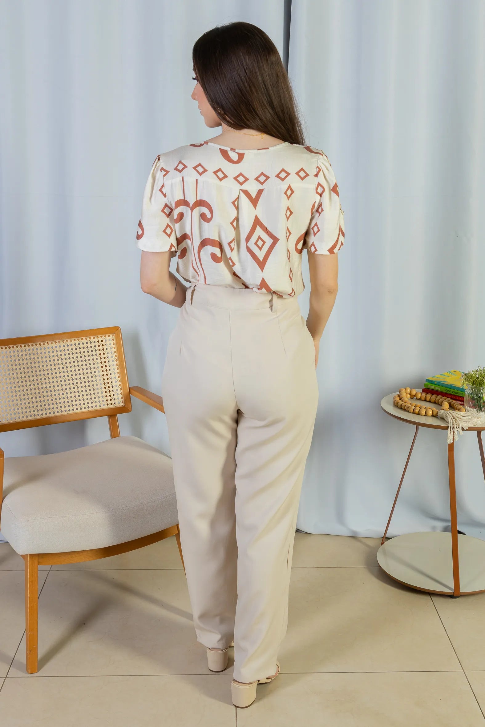 Blusa Manga Curta Detalhe Botão Vânia Estampada Terracota