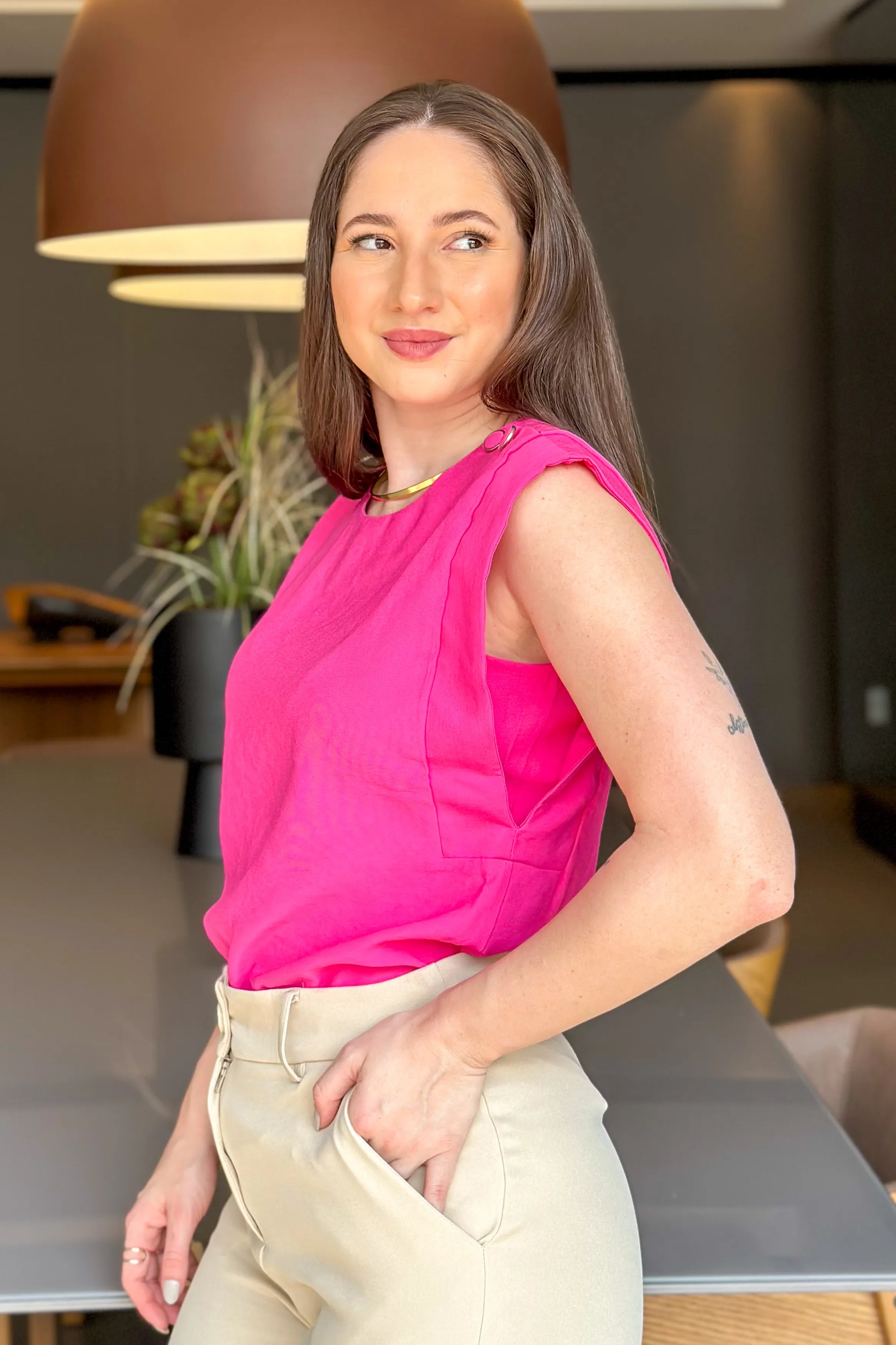 Blusa Regata Detalhe Botão Ombro Miriam Pink