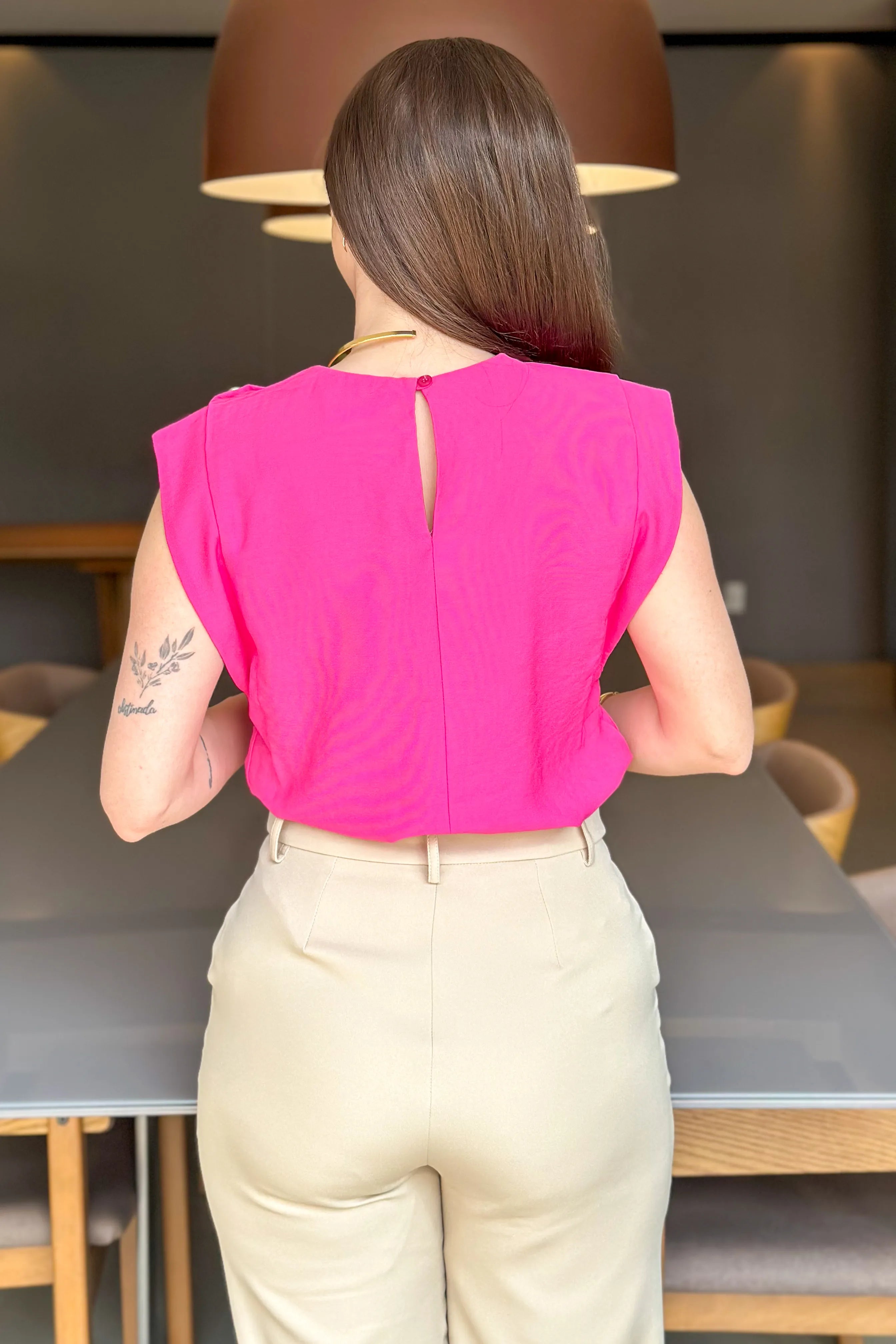 Blusa Regata Detalhe Botão Ombro Miriam Pink