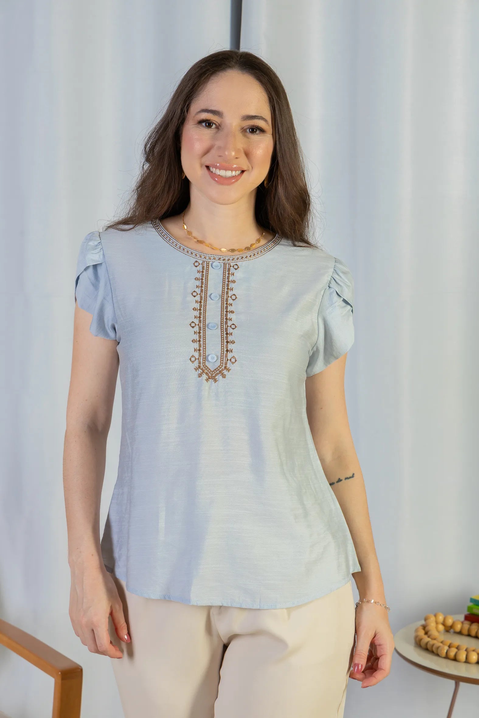 Blusa Manga Curta Transpassada Detalhe Botão Visco Soft Vanessa Azul