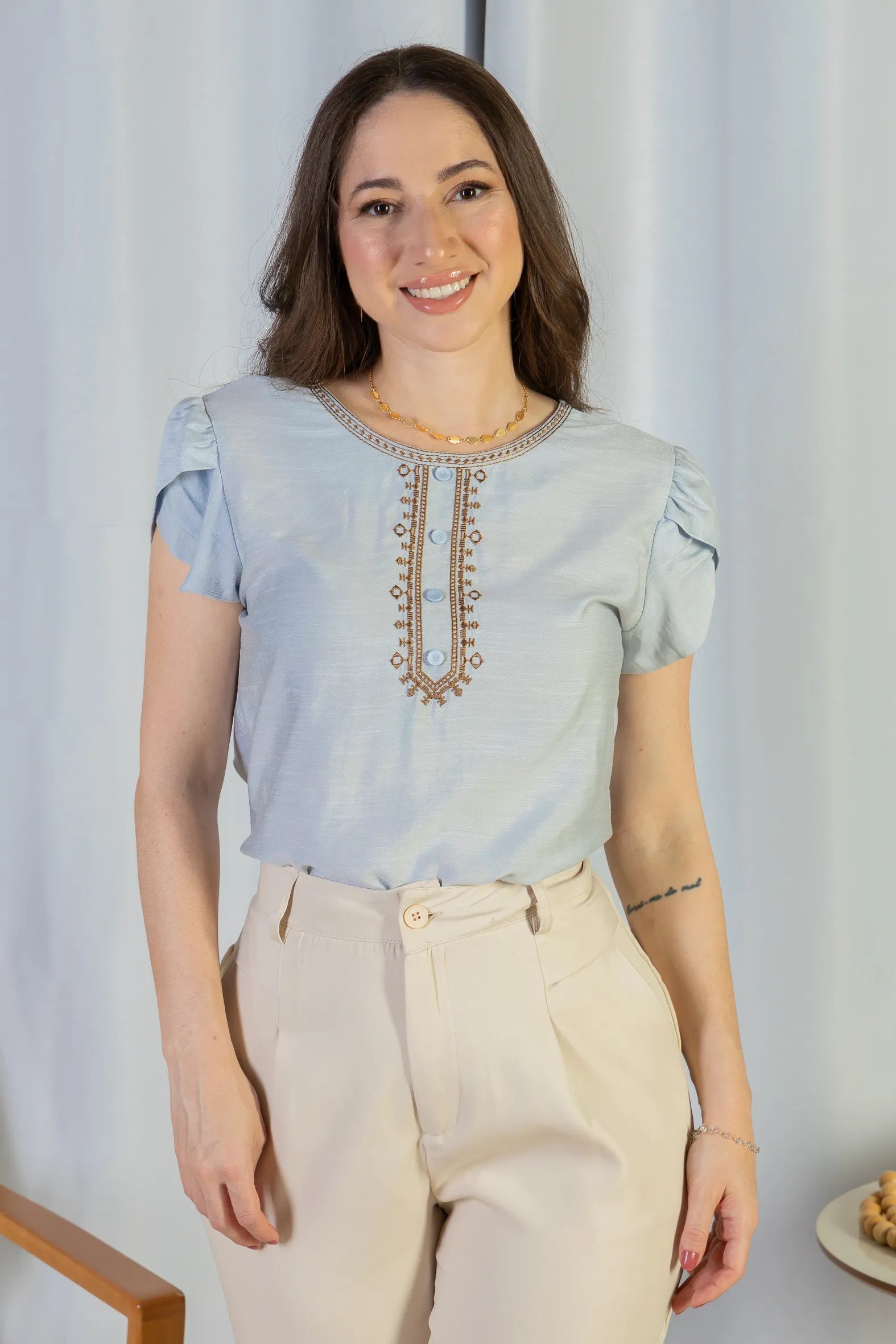 Blusa Manga Curta Transpassada Detalhe Botão Visco Soft Vanessa Azul