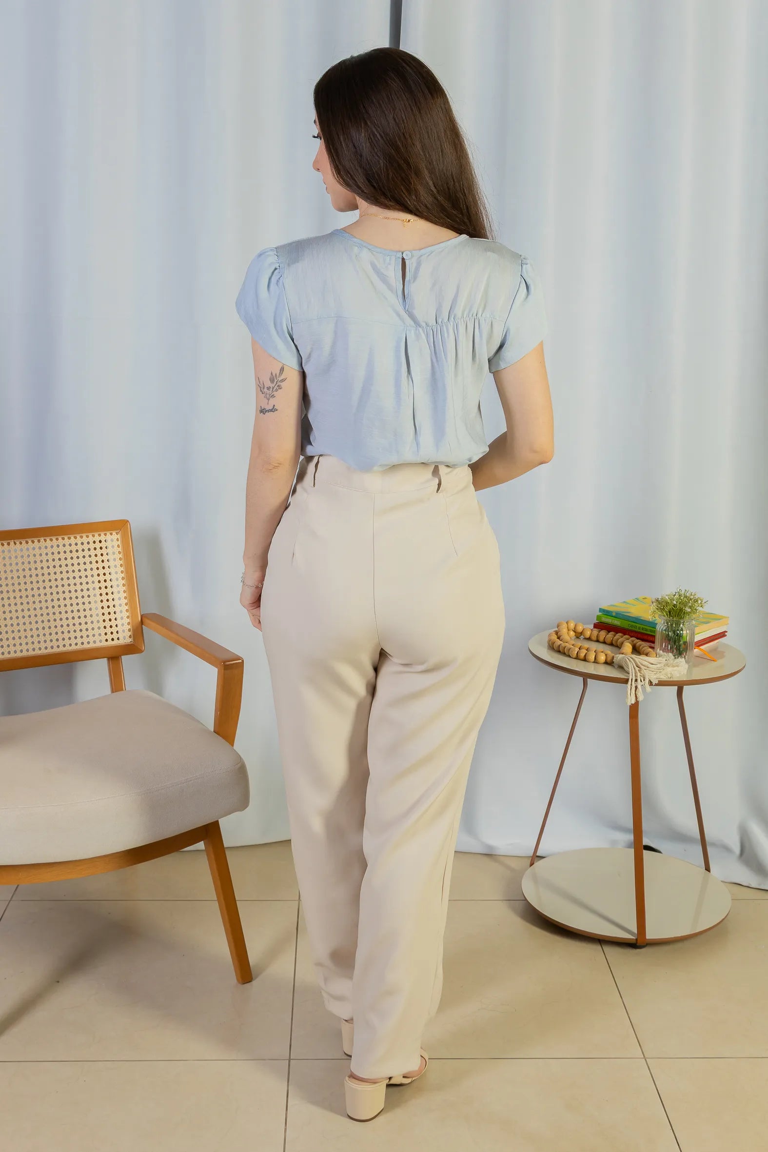 Blusa Manga Curta Transpassada Detalhe Botão Visco Soft Vanessa Azul