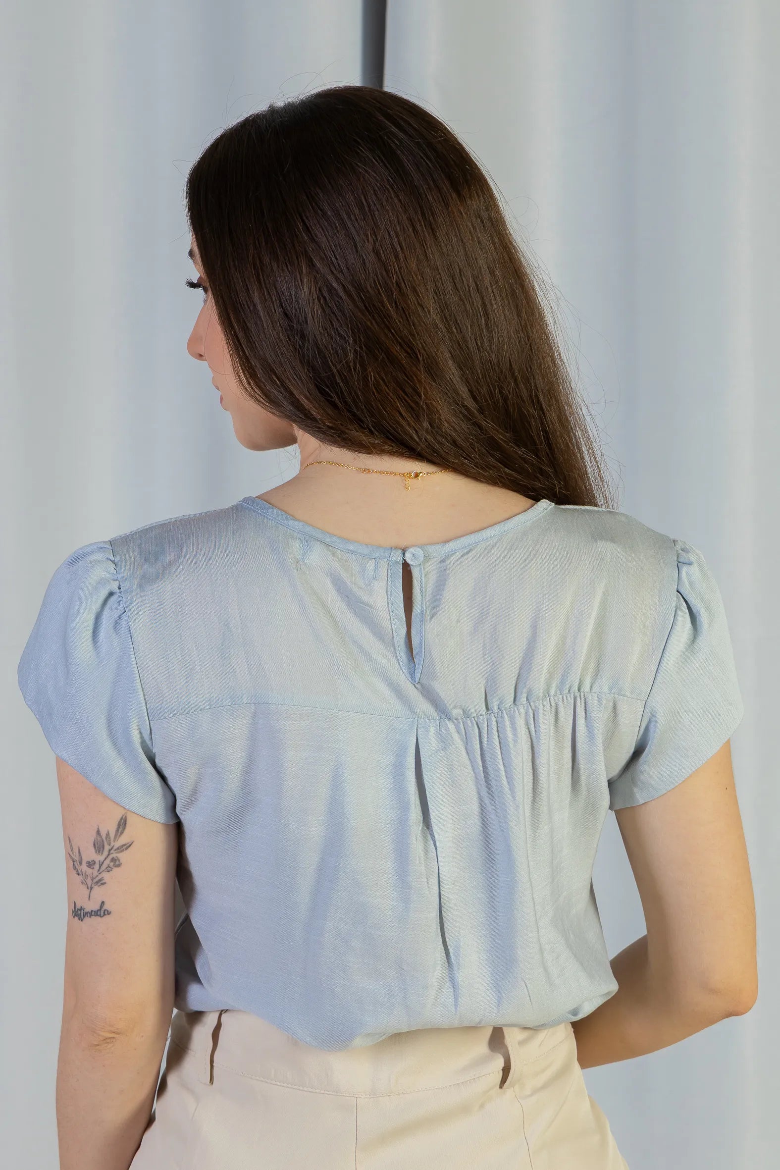 Blusa Manga Curta Transpassada Detalhe Botão Visco Soft Vanessa Azul