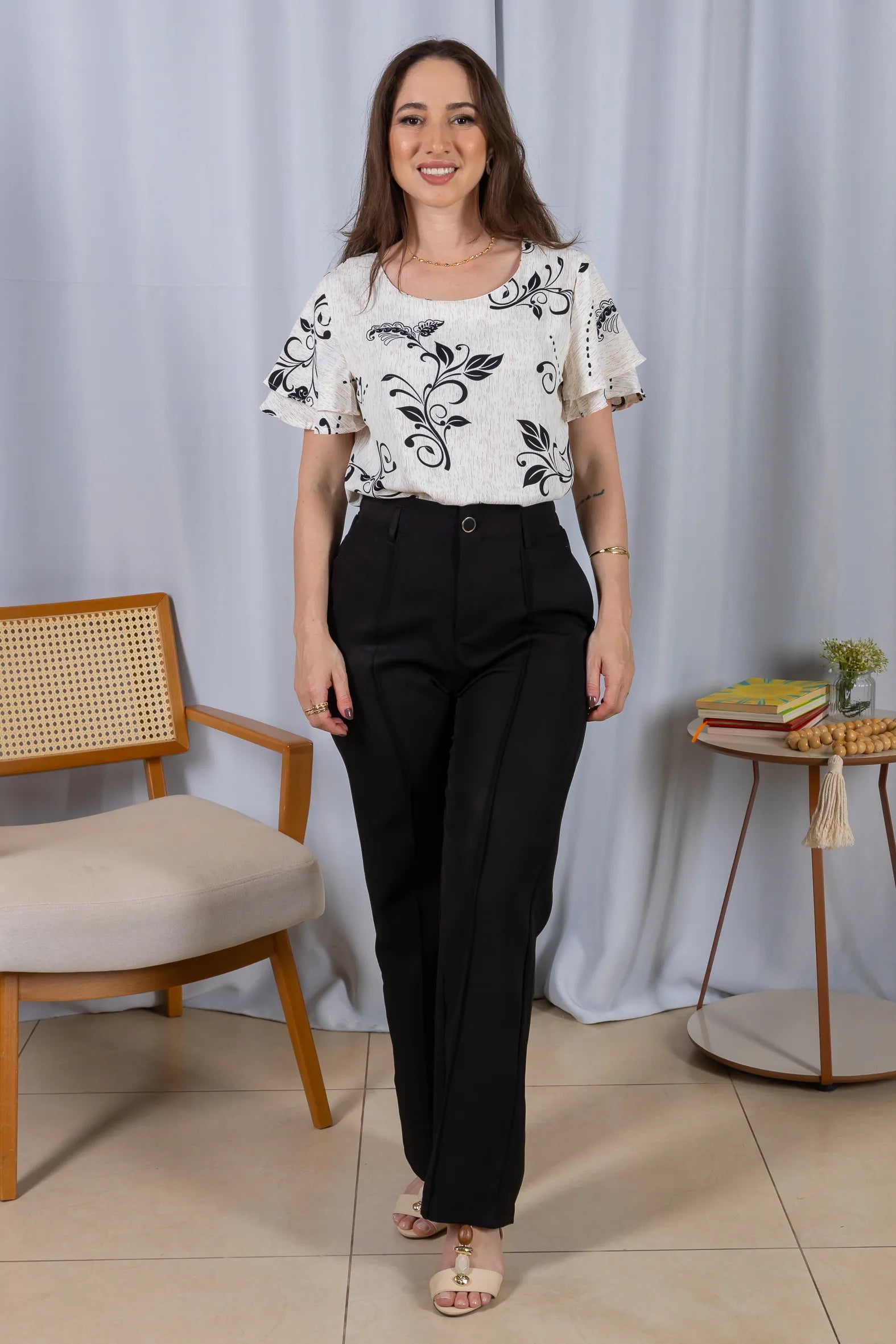 Blusa Manga Curta Camadas com Amarração Crepe Classic Eduarda Estampada Preta