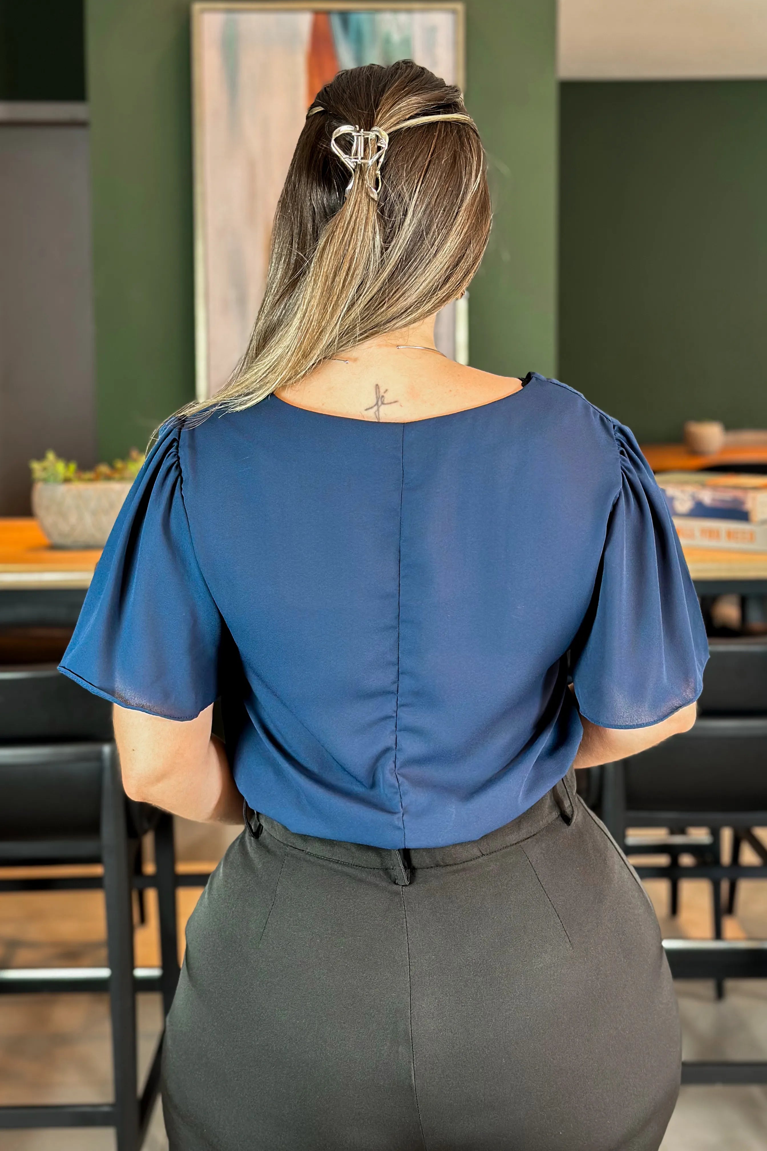 Blusa Manga Curta Flutuante Rosane Azul Marinho