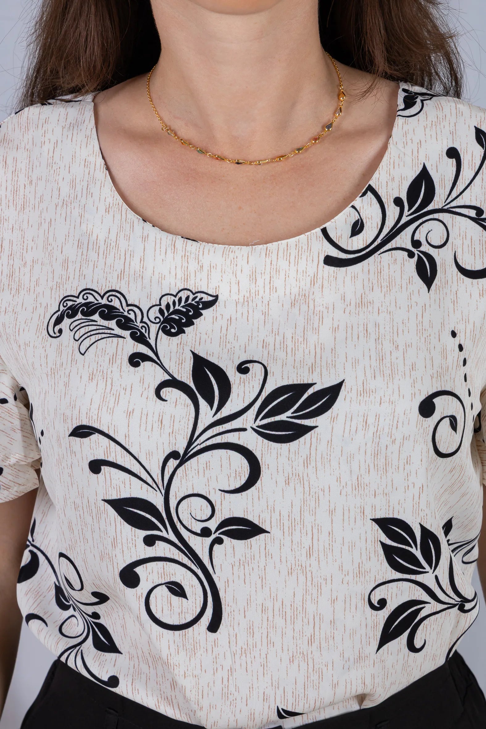 Blusa Manga Curta Camadas com Amarração Crepe Classic Eduarda Estampada Preta