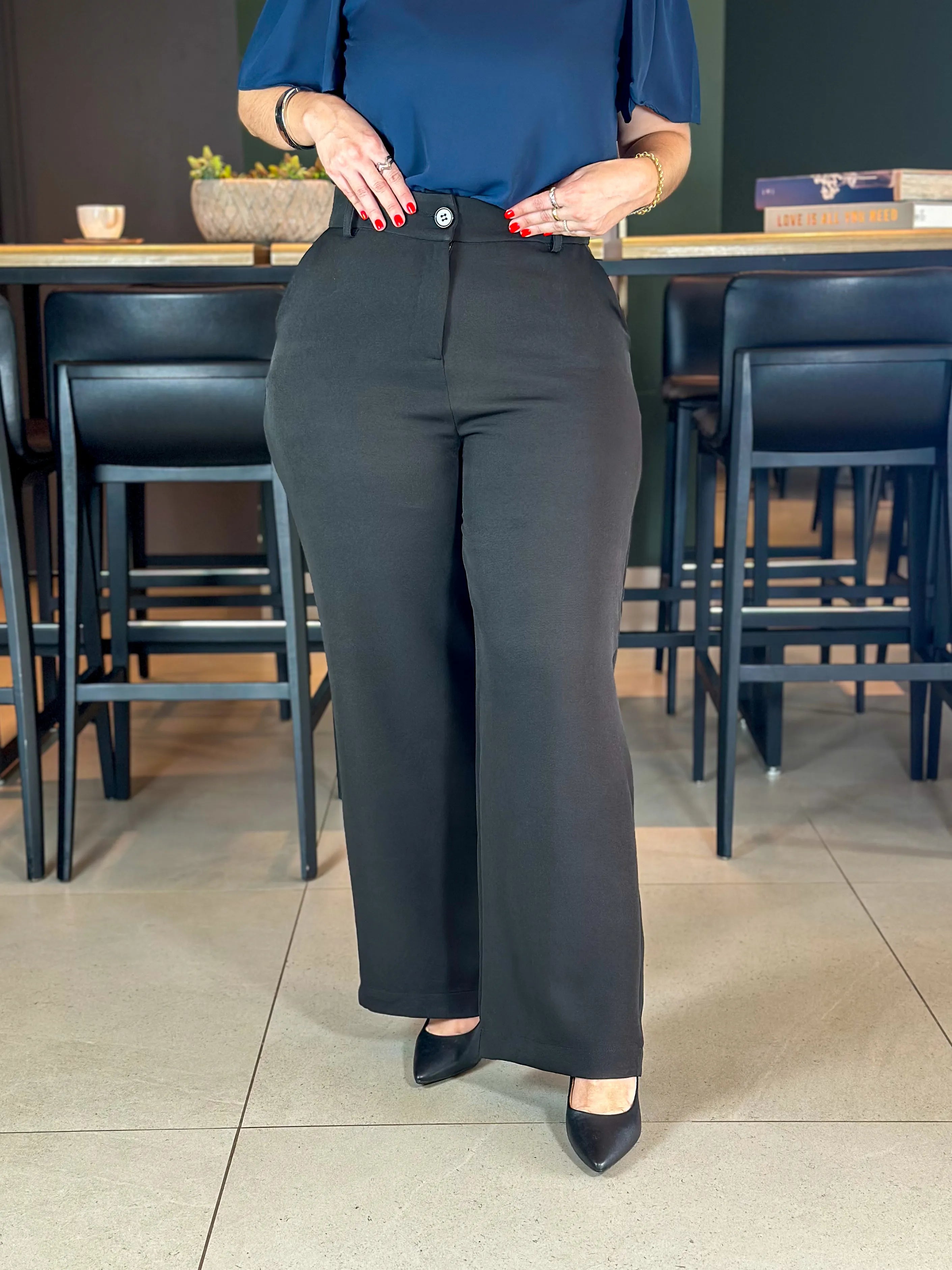 Calça Pantalona Corte Reto Maitê Preta