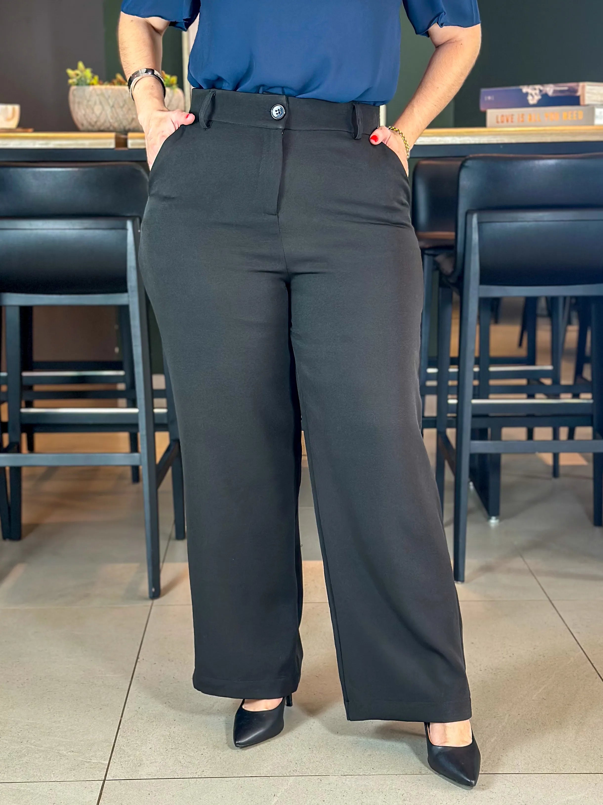 Calça Pantalona Corte Reto Maitê Preta