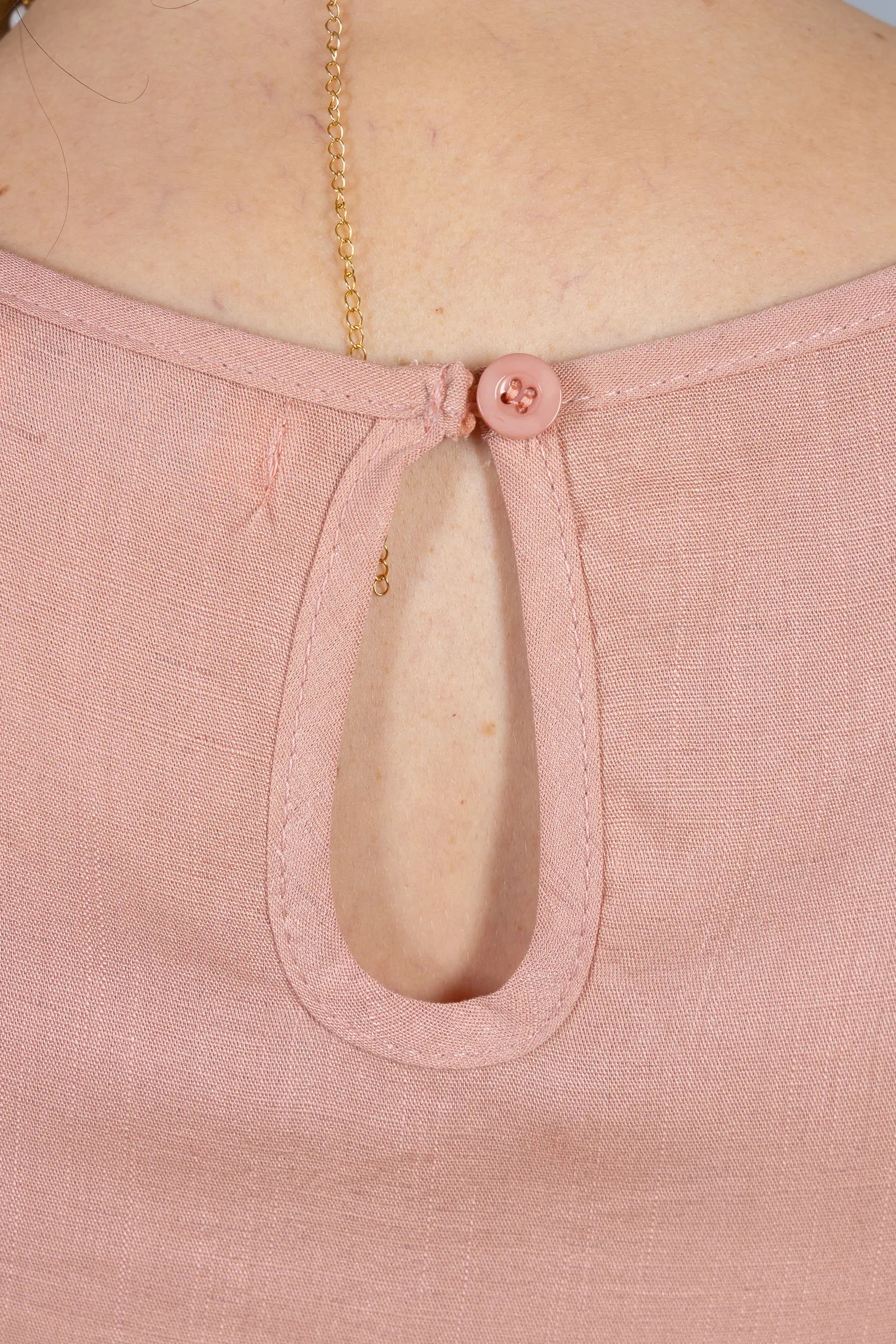 Blusa Manga Curta Visco-Linho Detalhes Bordados em Flores Darcy Rosa