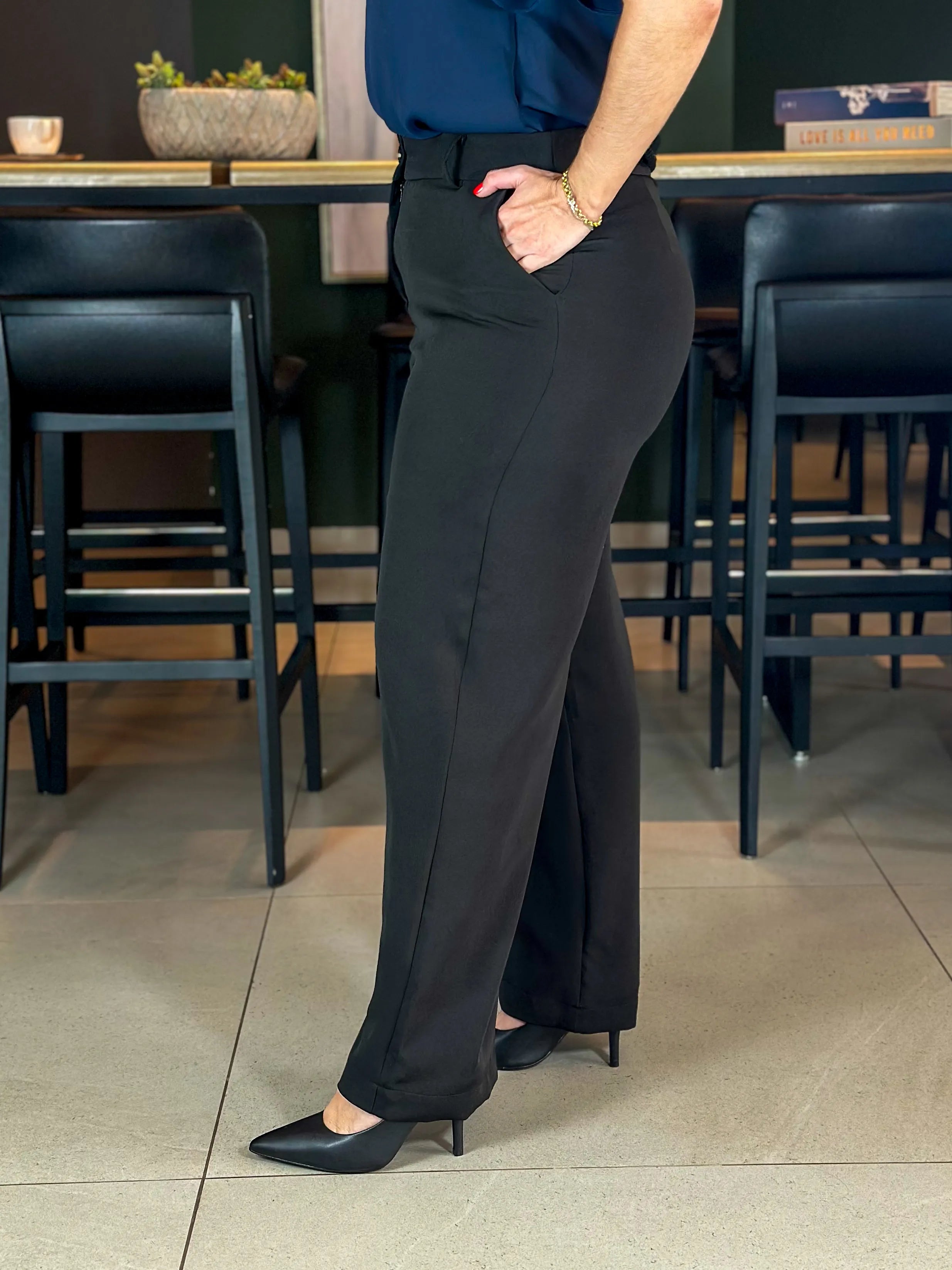 Calça Pantalona Corte Reto Maitê Preta