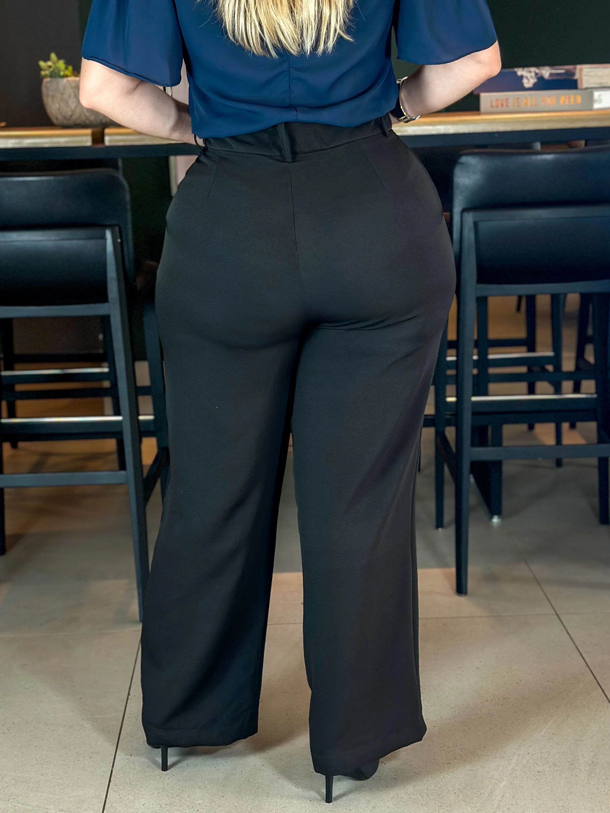 Calça Pantalona Corte Reto Maitê Preta