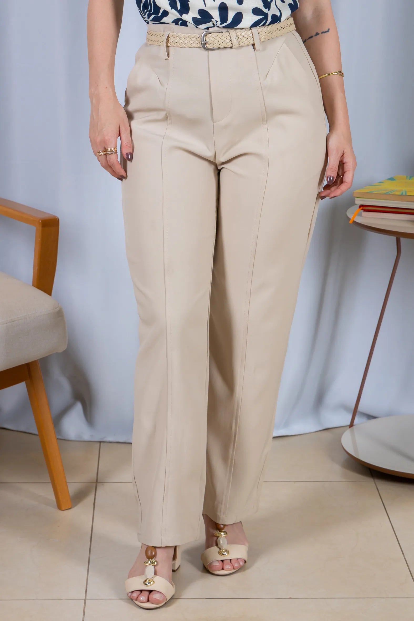 Calça Alfaiataria Corte Reto Friso e Cós Infinito Bianca Creme