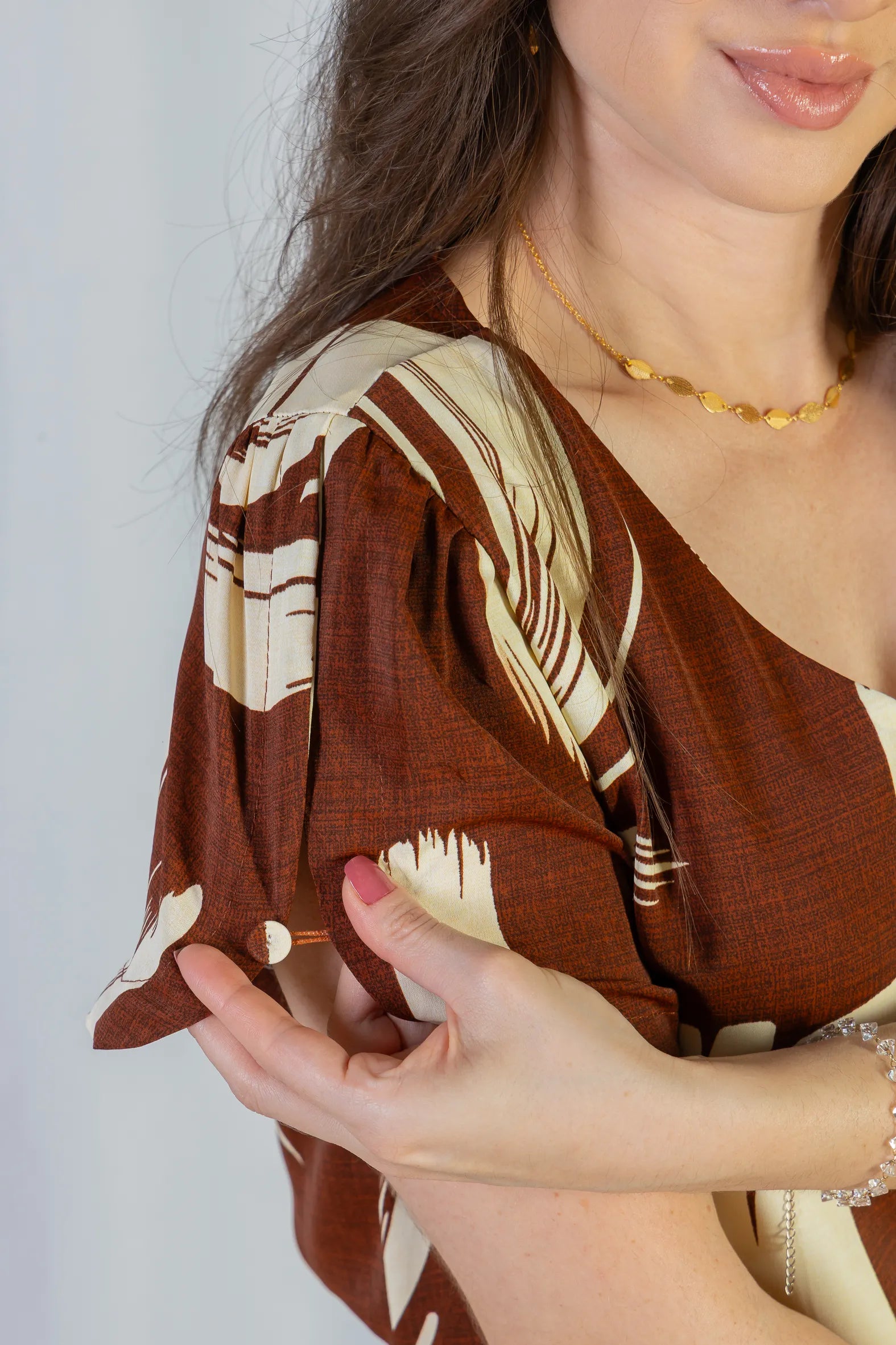 Blusa Manga Curta Crepe Classic Alessandra Estampada Marrom