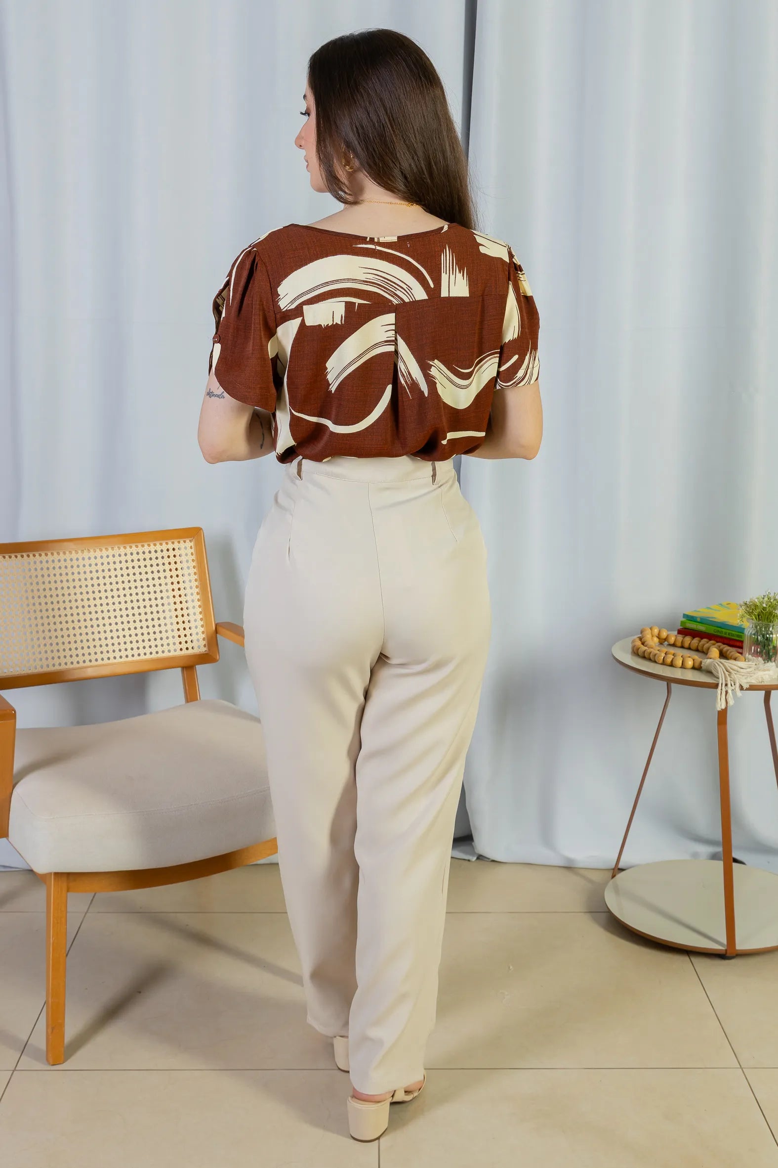 Blusa Manga Curta Crepe Classic Alessandra Estampada Marrom