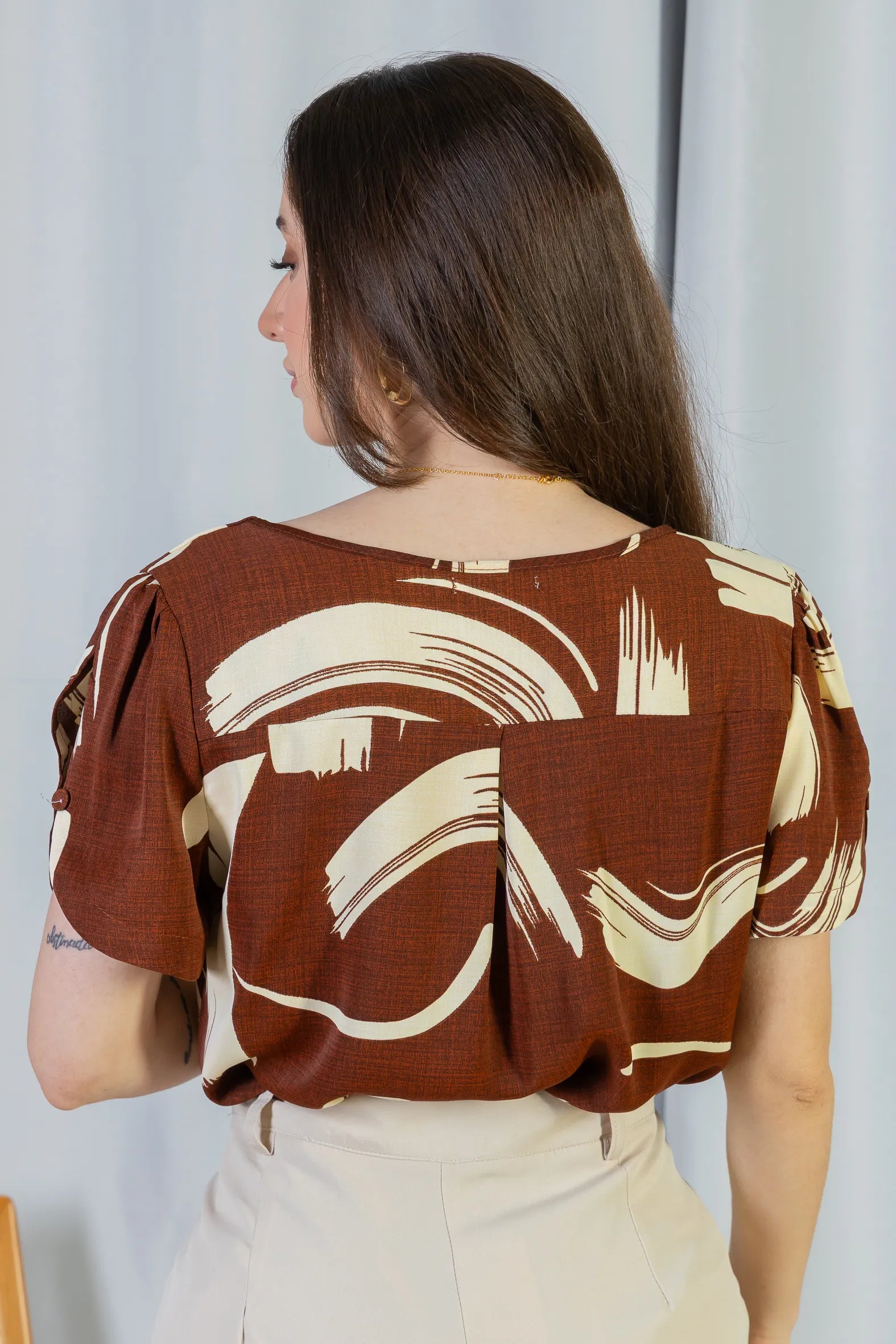 Blusa Manga Curta Crepe Classic Alessandra Estampada Marrom