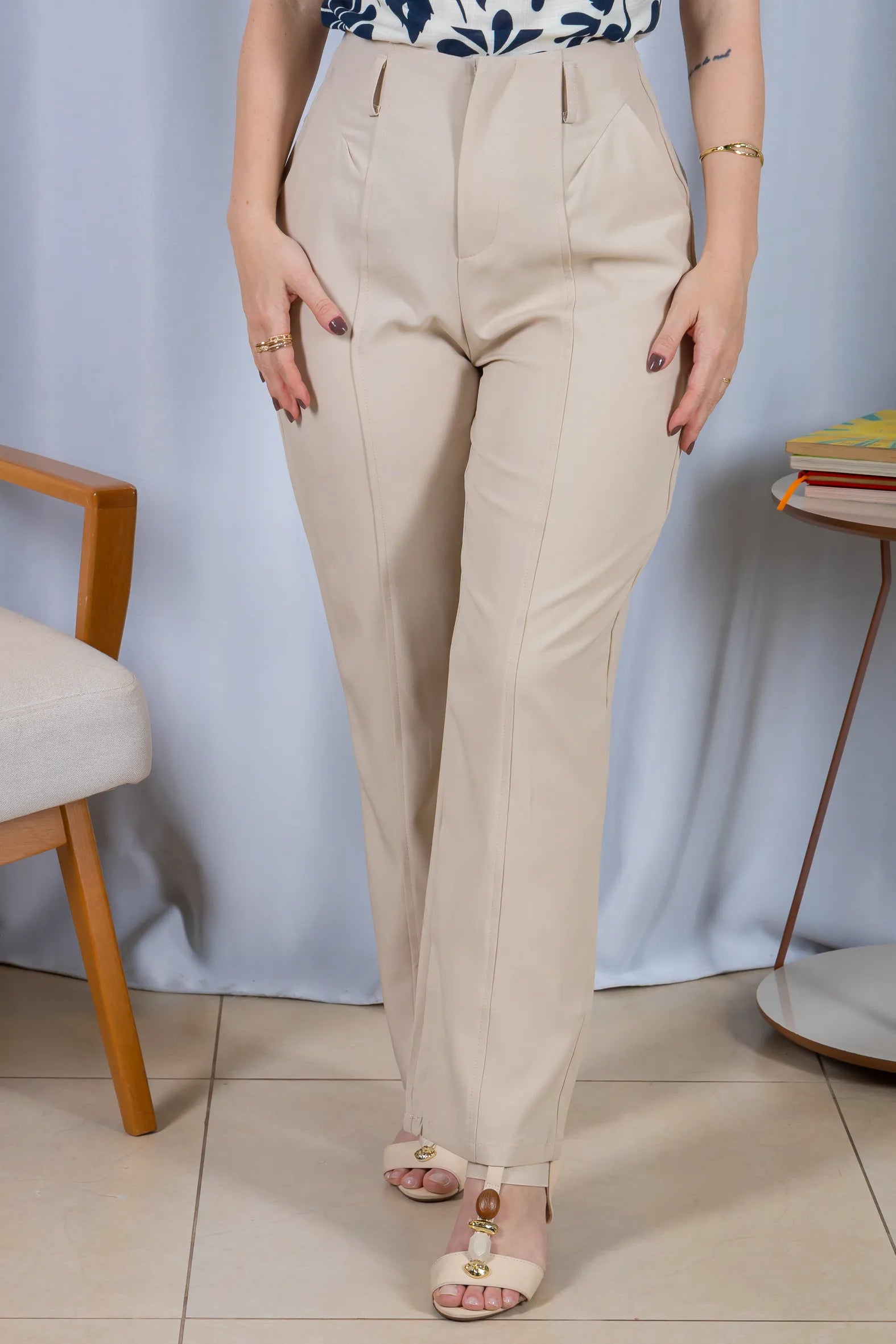 Calça Alfaiataria Corte Reto Friso e Cós Infinito Bianca Creme