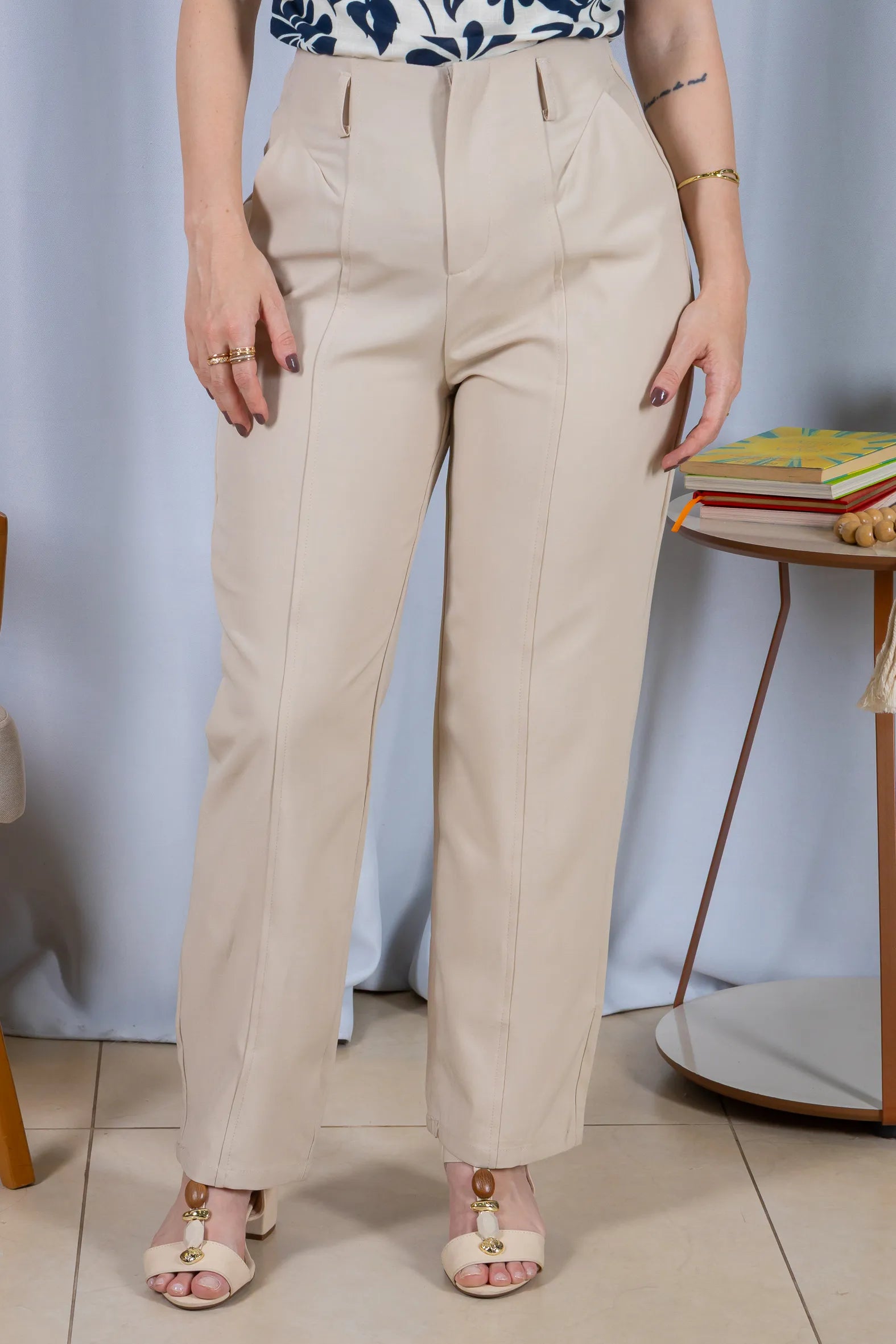 Calça Alfaiataria Corte Reto Friso e Cós Infinito Bianca Creme