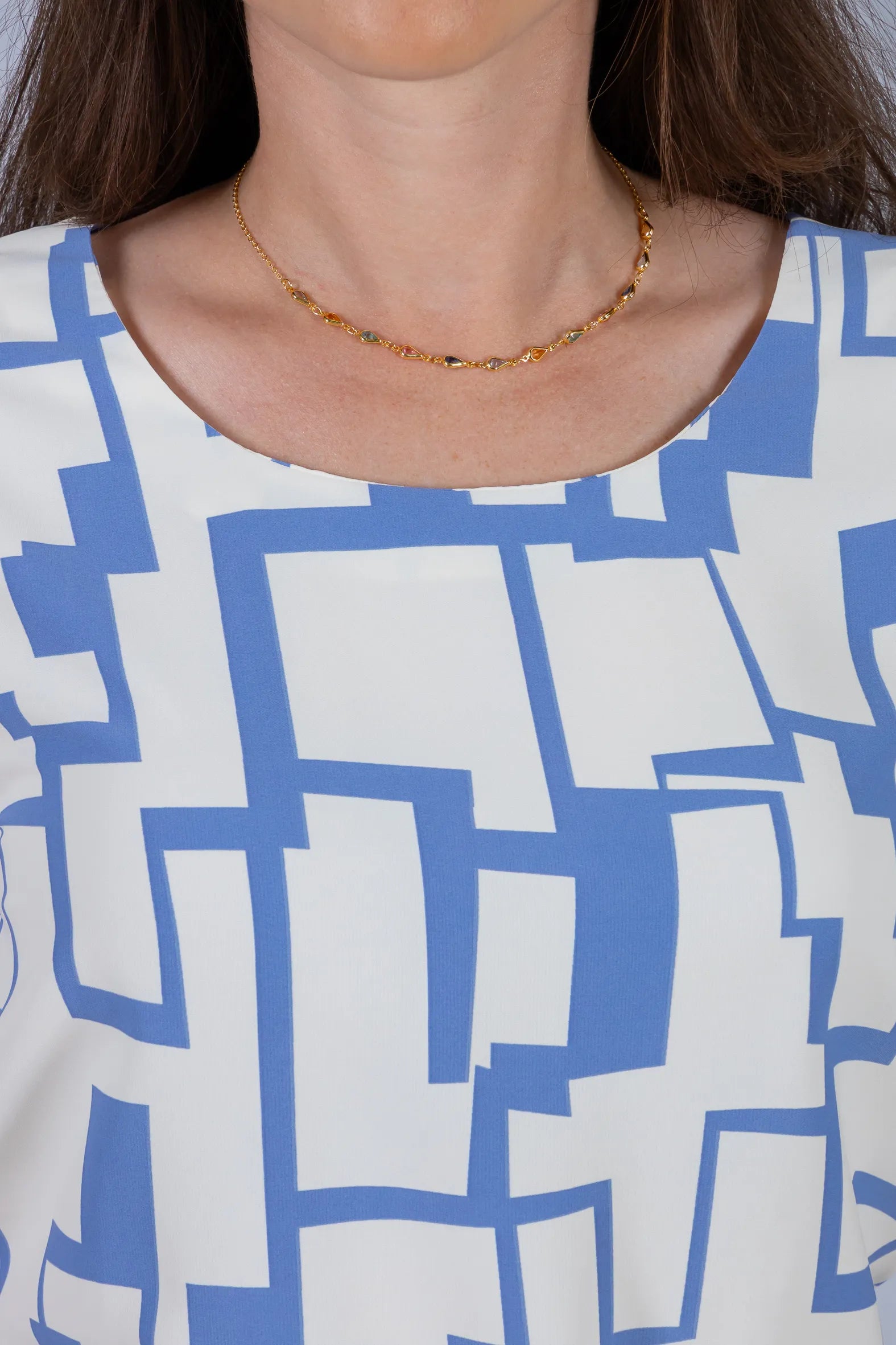 Blusa Manga Curta Transpassada Crepe Classic Carmen Estampada Geométrica Azul