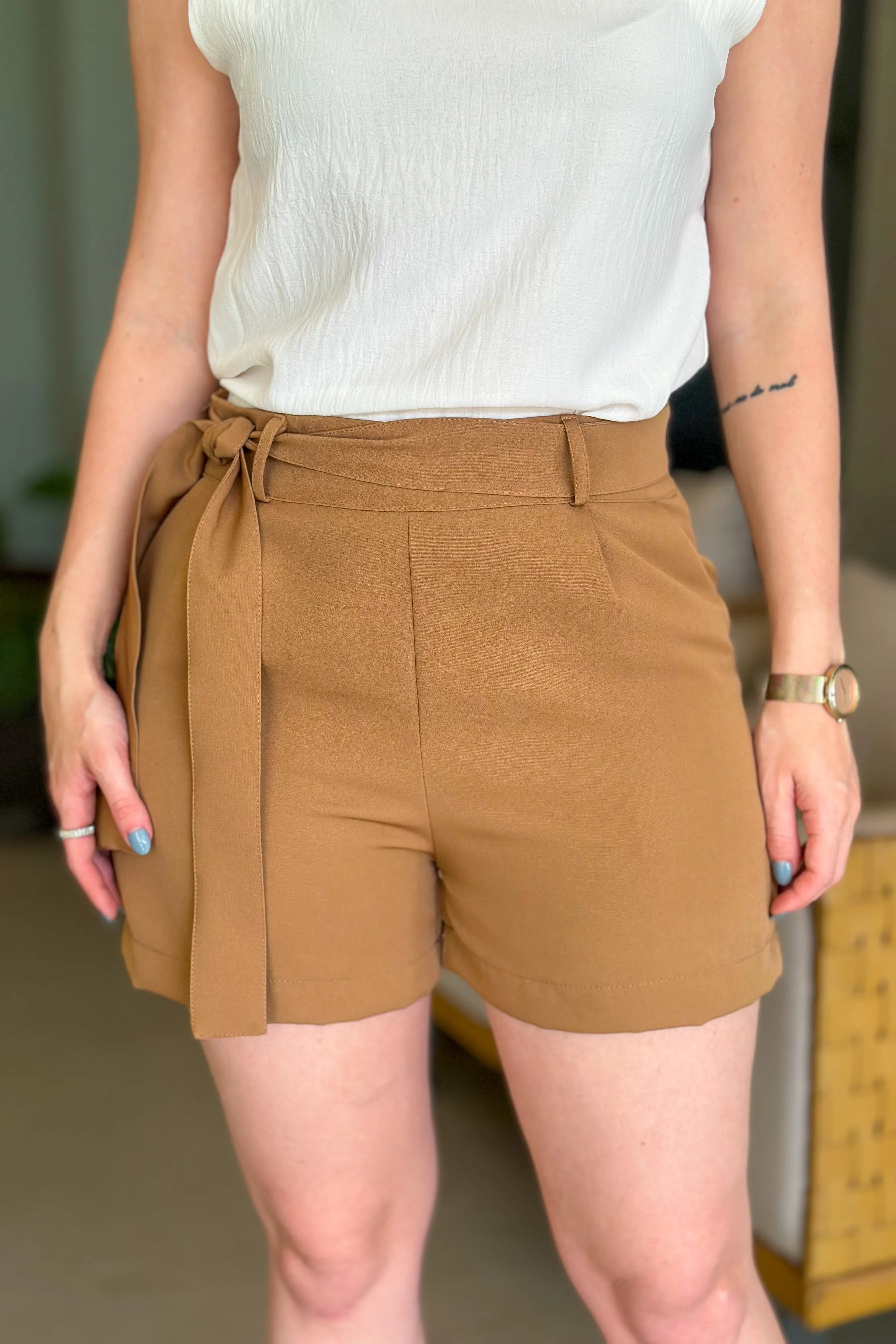 Shorts Em Alfaiataria Detalhe Laço Liz Marrom