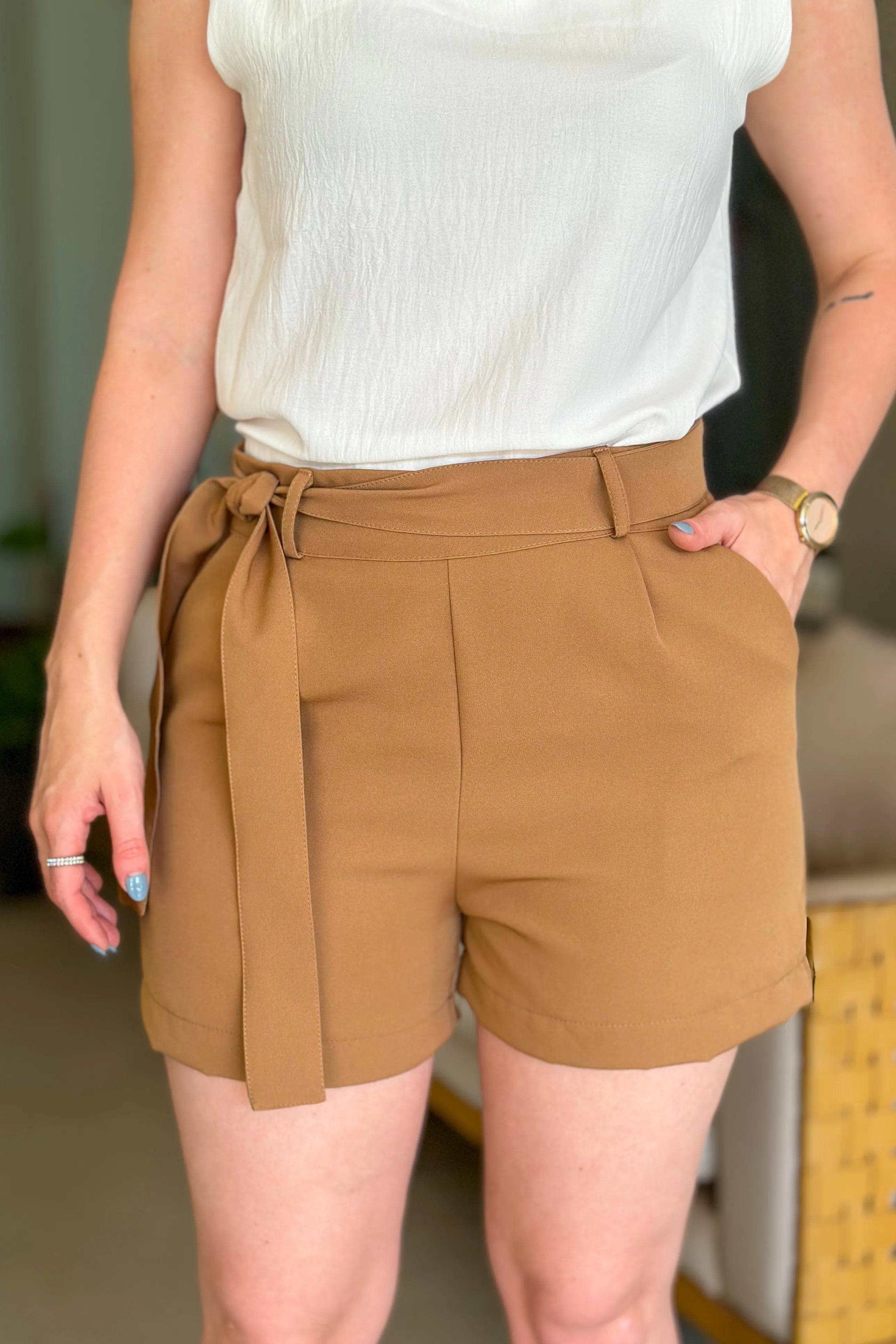 Shorts Em Alfaiataria Detalhe Laço Liz Marrom