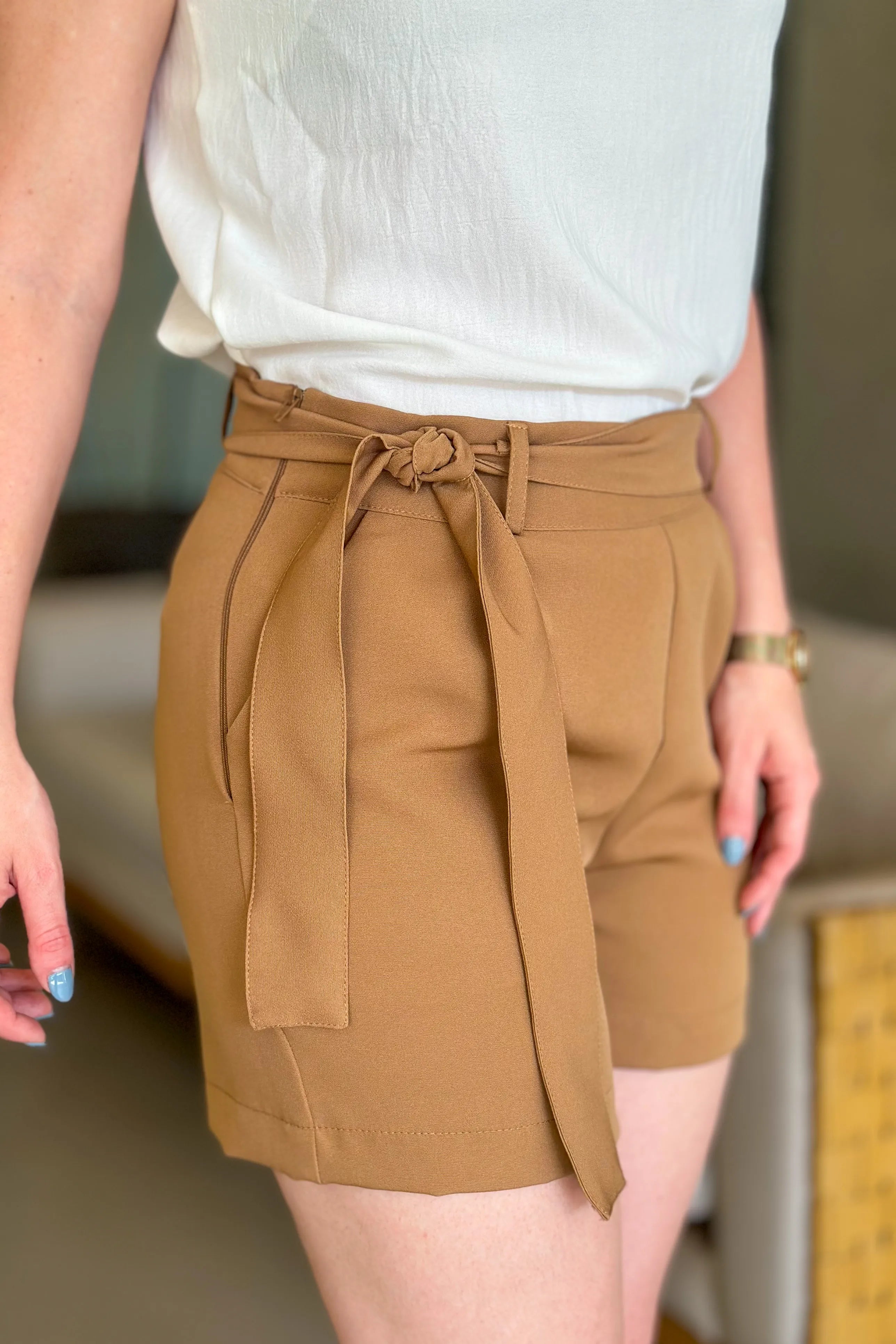 Shorts Em Alfaiataria Detalhe Laço Liz Marrom