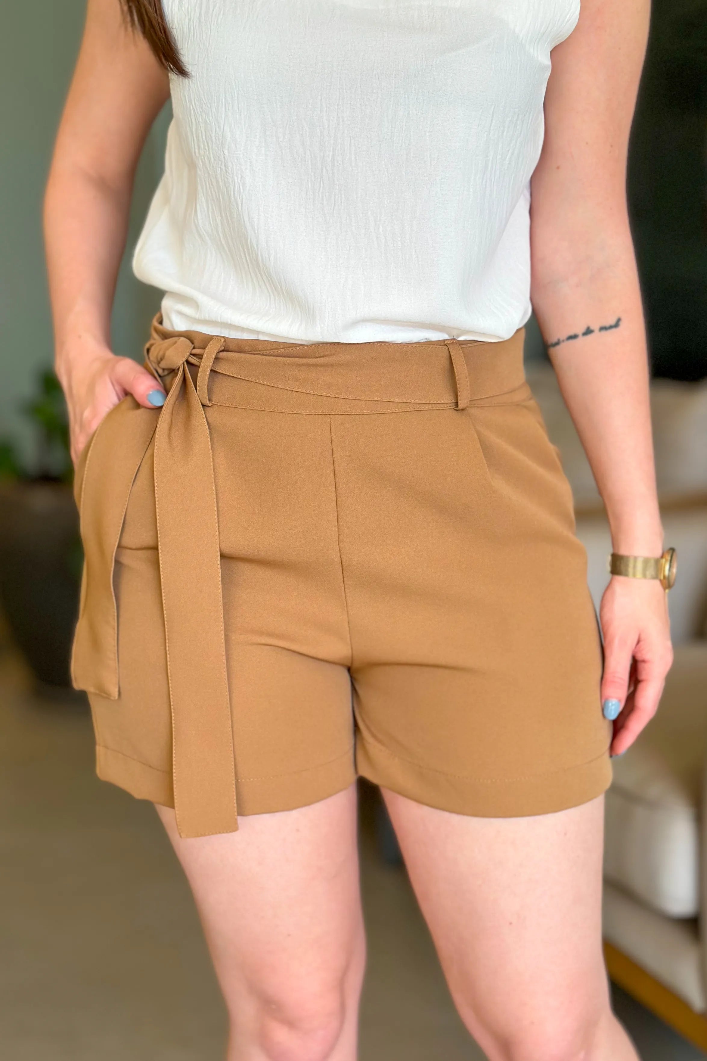 Shorts Em Alfaiataria Detalhe Laço Liz Marrom