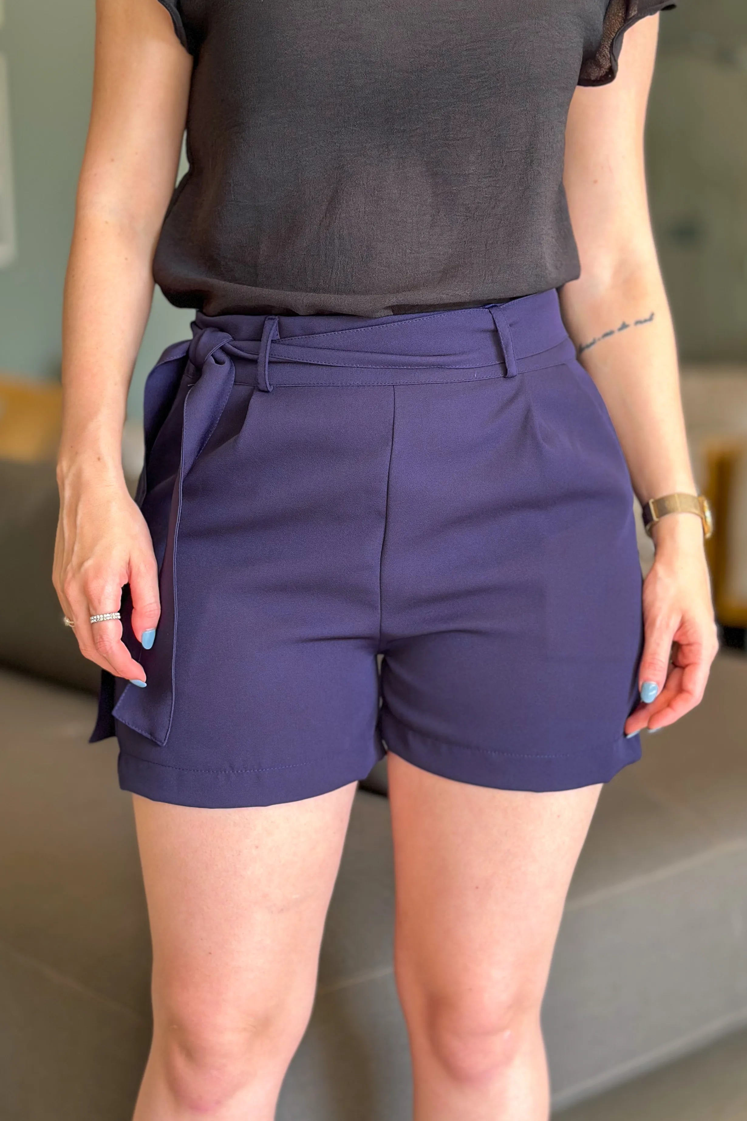 Shorts Em Alfaiataria Detalhe Laço Liz Azul Marinho