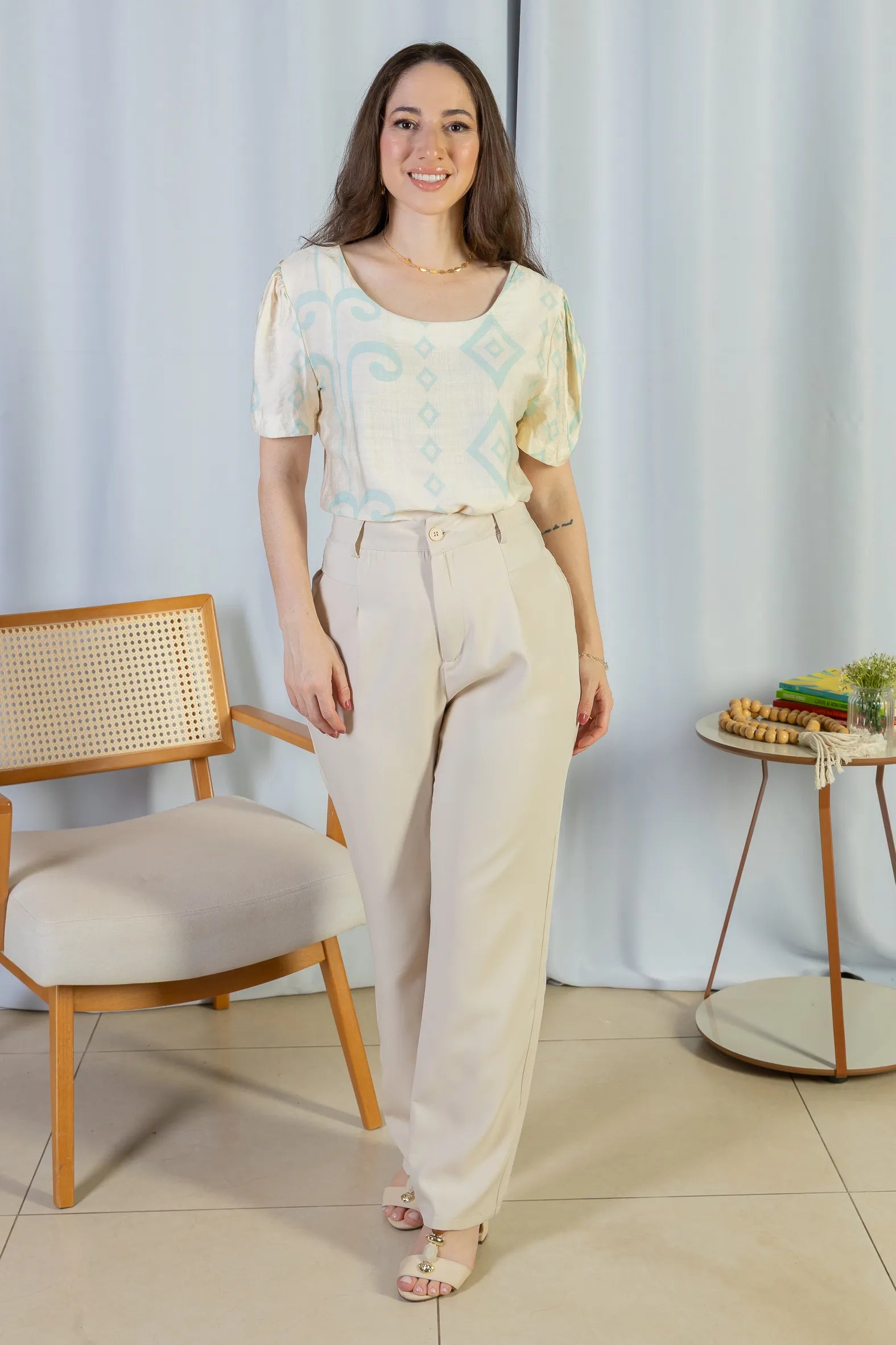 Blusa Manga Curta Detalhe Botão Vânia Estampada Azul Claro