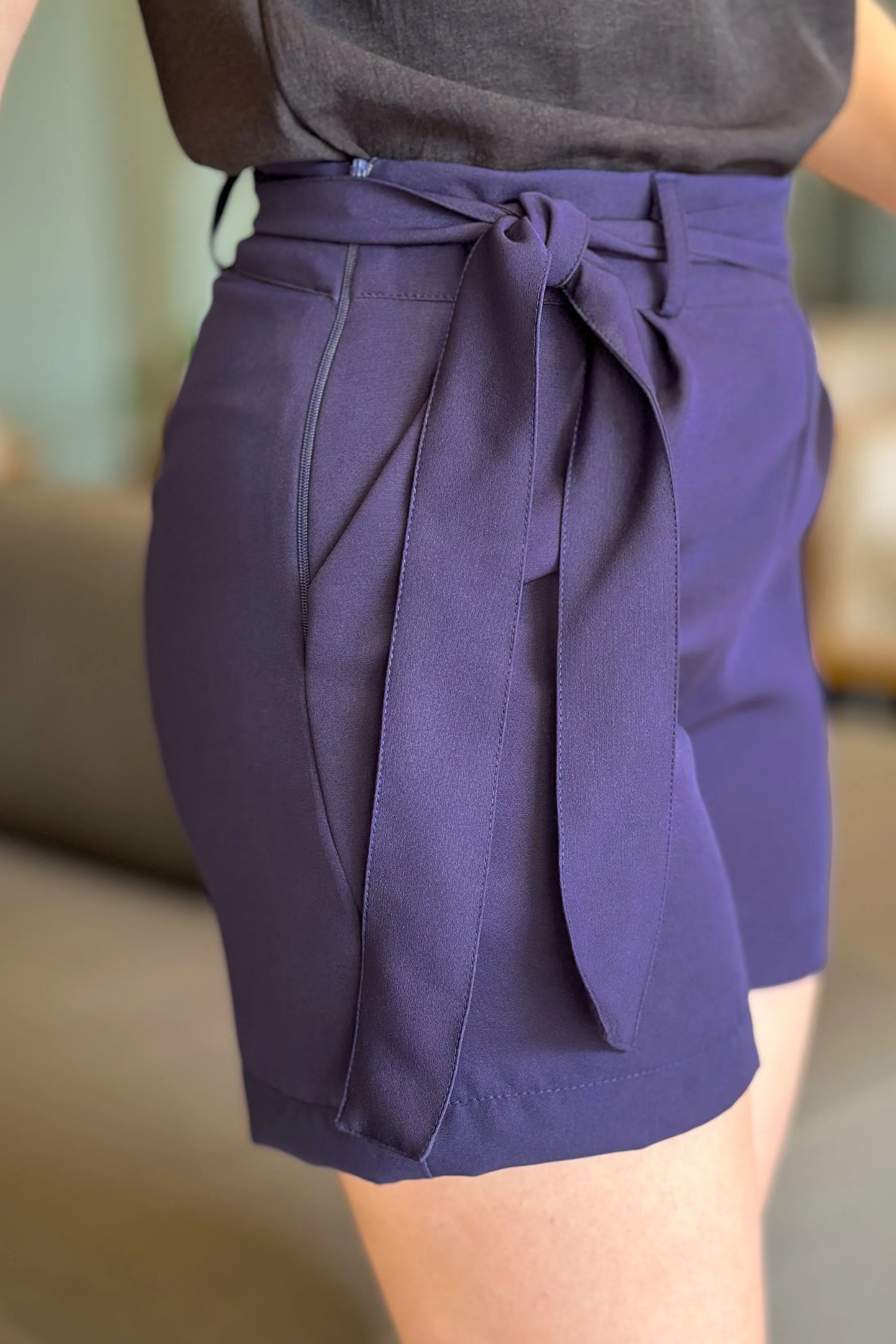 Shorts Em Alfaiataria Detalhe Laço Liz Azul Marinho