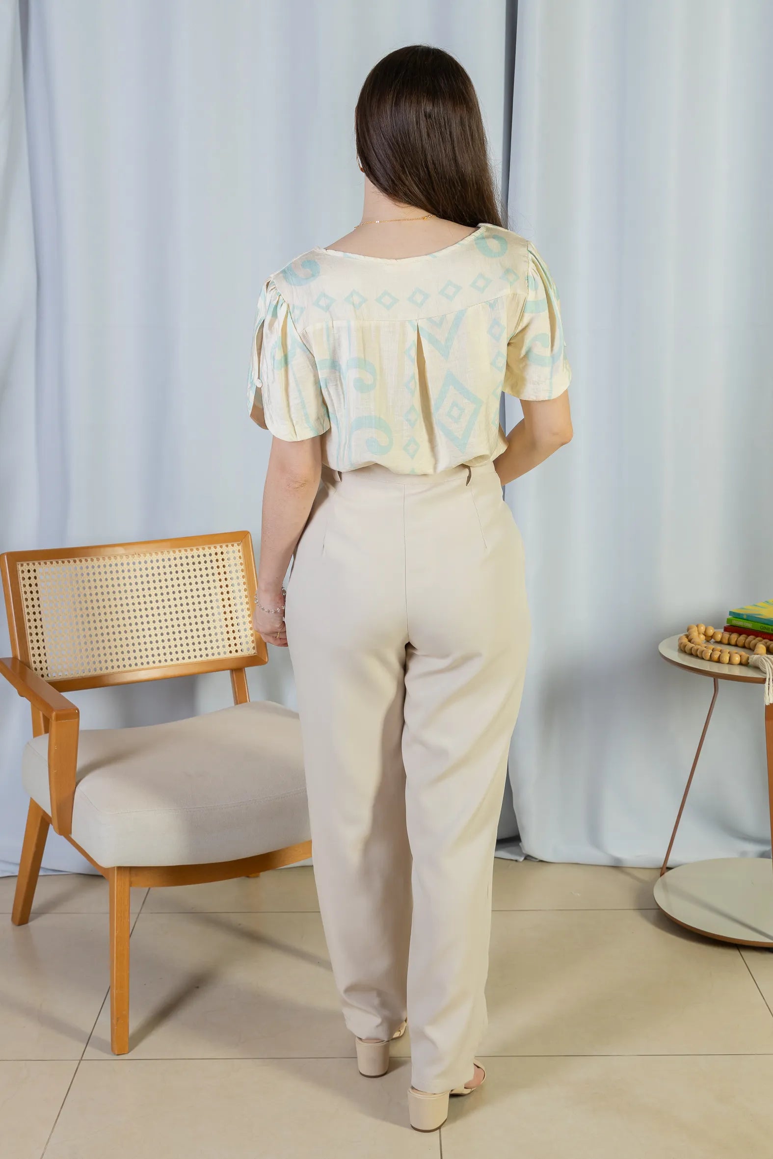 Blusa Manga Curta Detalhe Botão Visco Brise Vânia Estampada Azul Claro