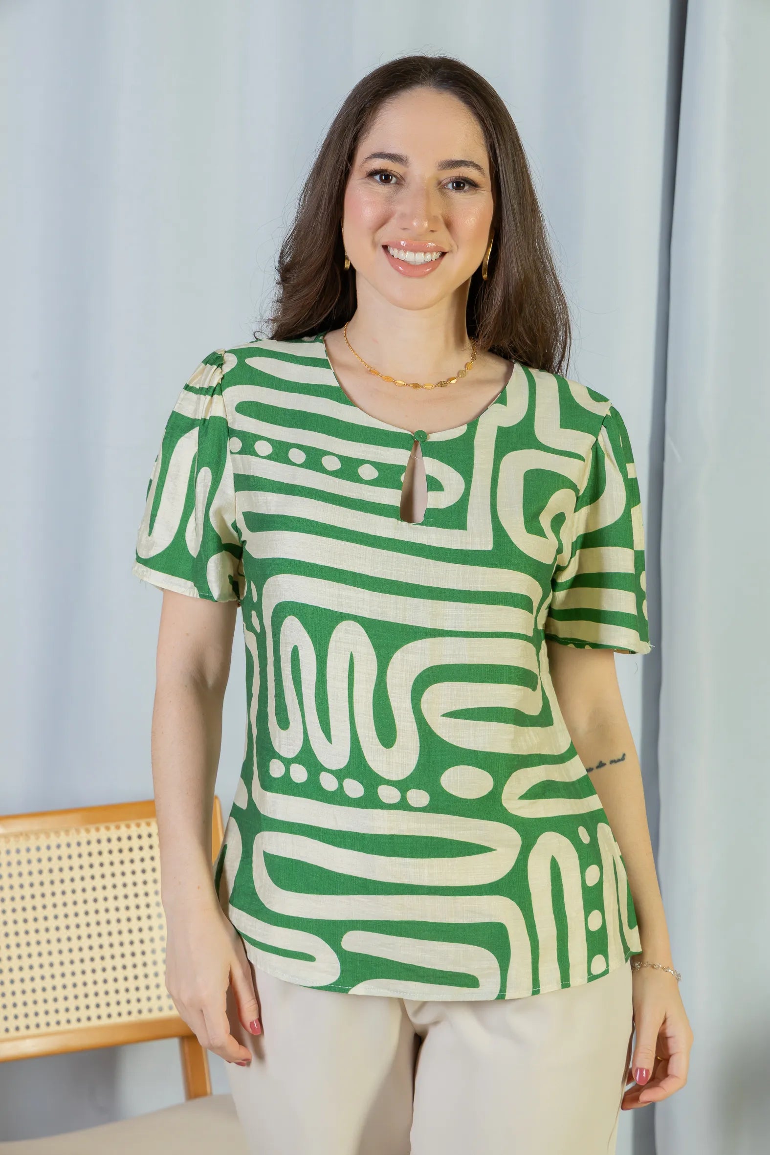 Blusa Manga Curta Detalhe Decote Visco Brise Mel Estampada Verde
