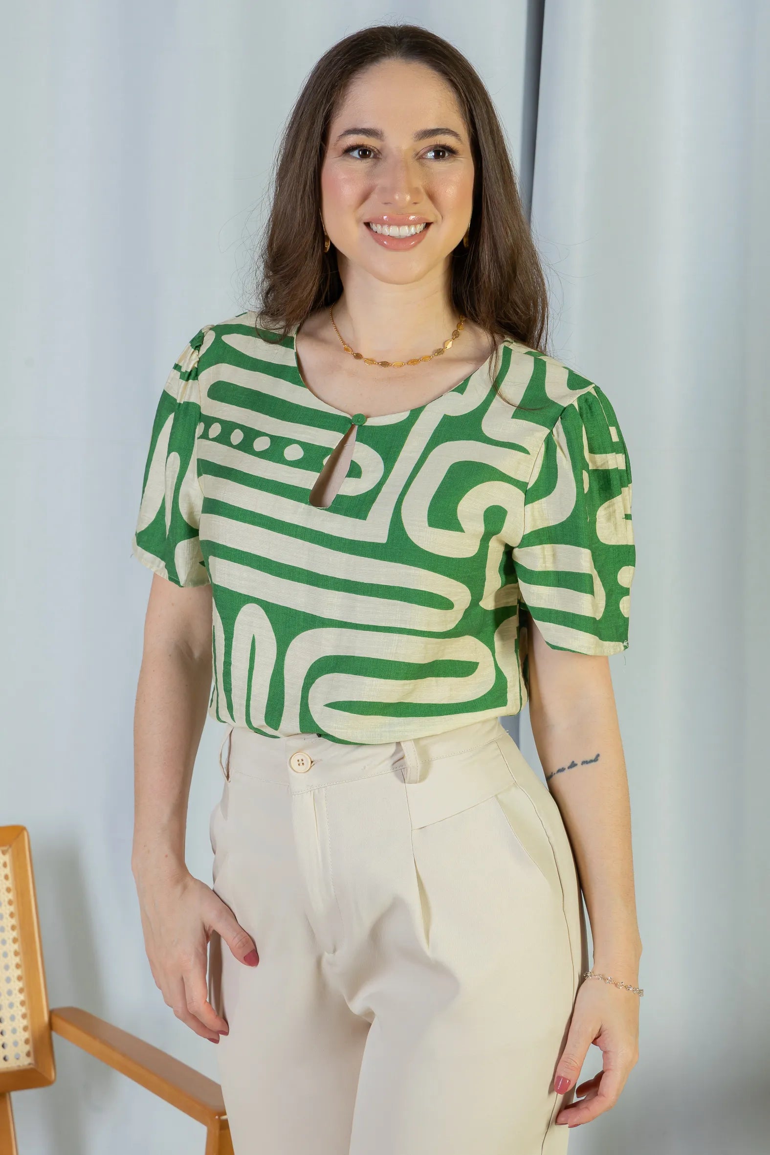 Blusa Manga Curta Detalhe Decote Visco Brise Mel Estampada Verde
