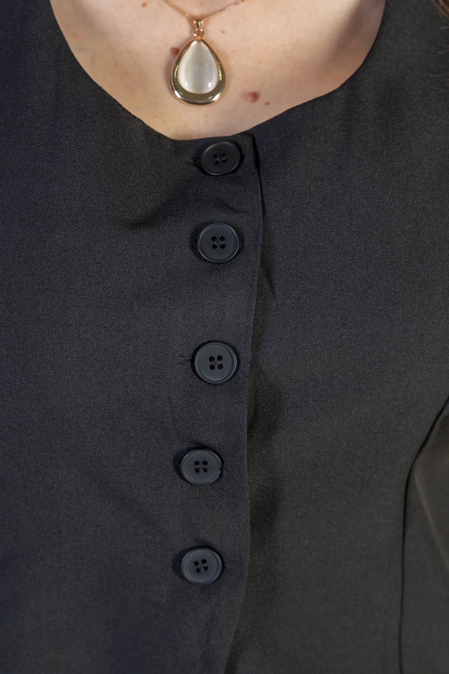 Colete Regata Alfaiataria Detalhe Botão Livia Preto